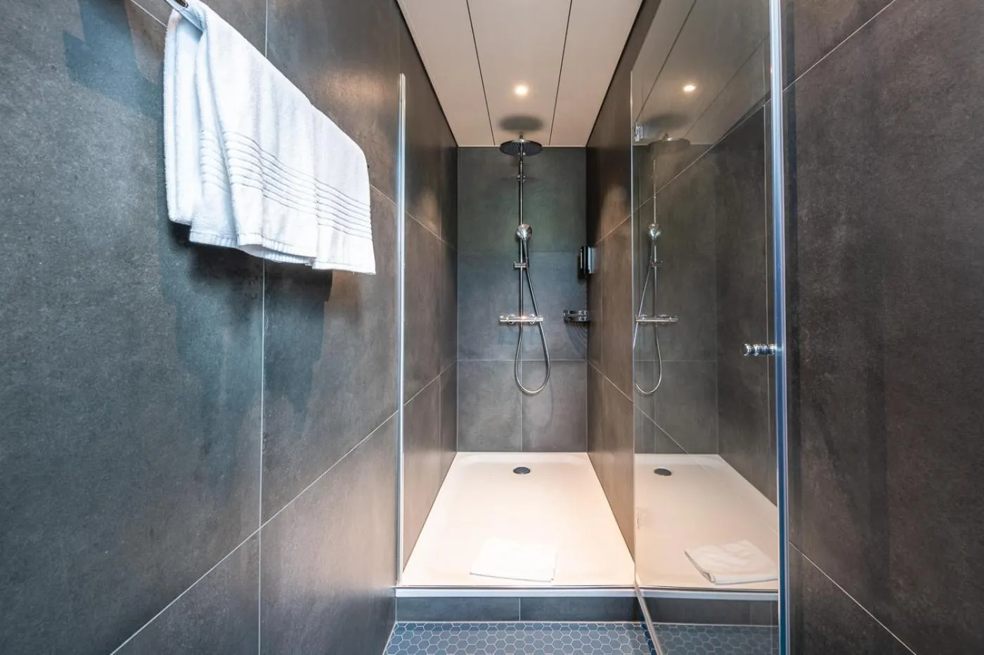 Shower in Parkhotel Gunten – Beach & Spa