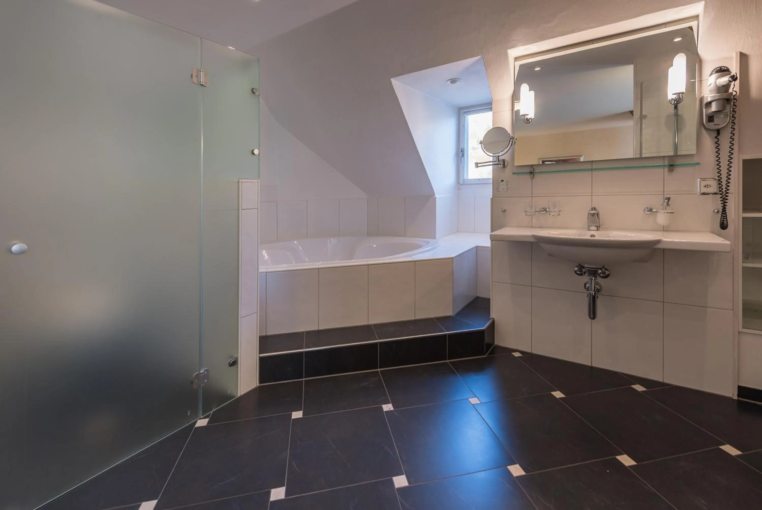 Photo of the whole room in Parkhotel Gunten – Beach & Spa