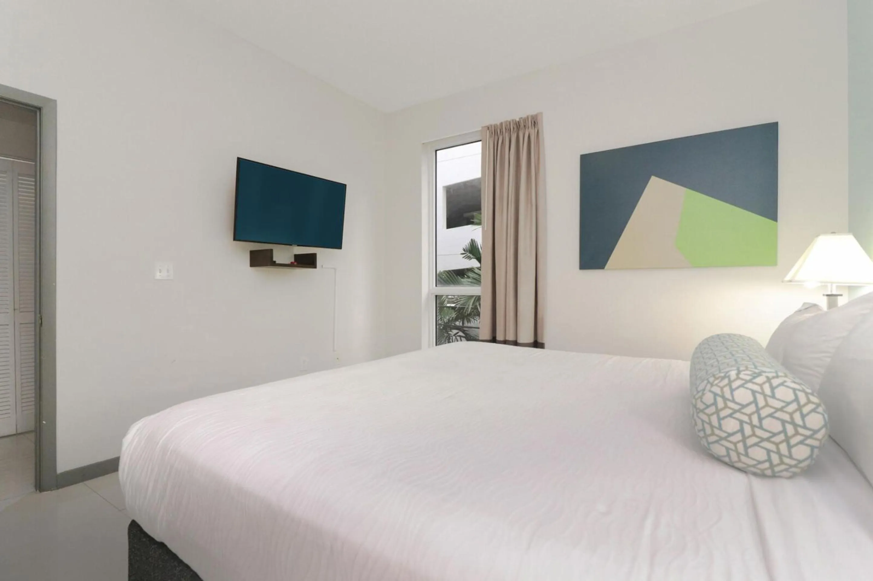 Bed in Roami at Habitat Brickell