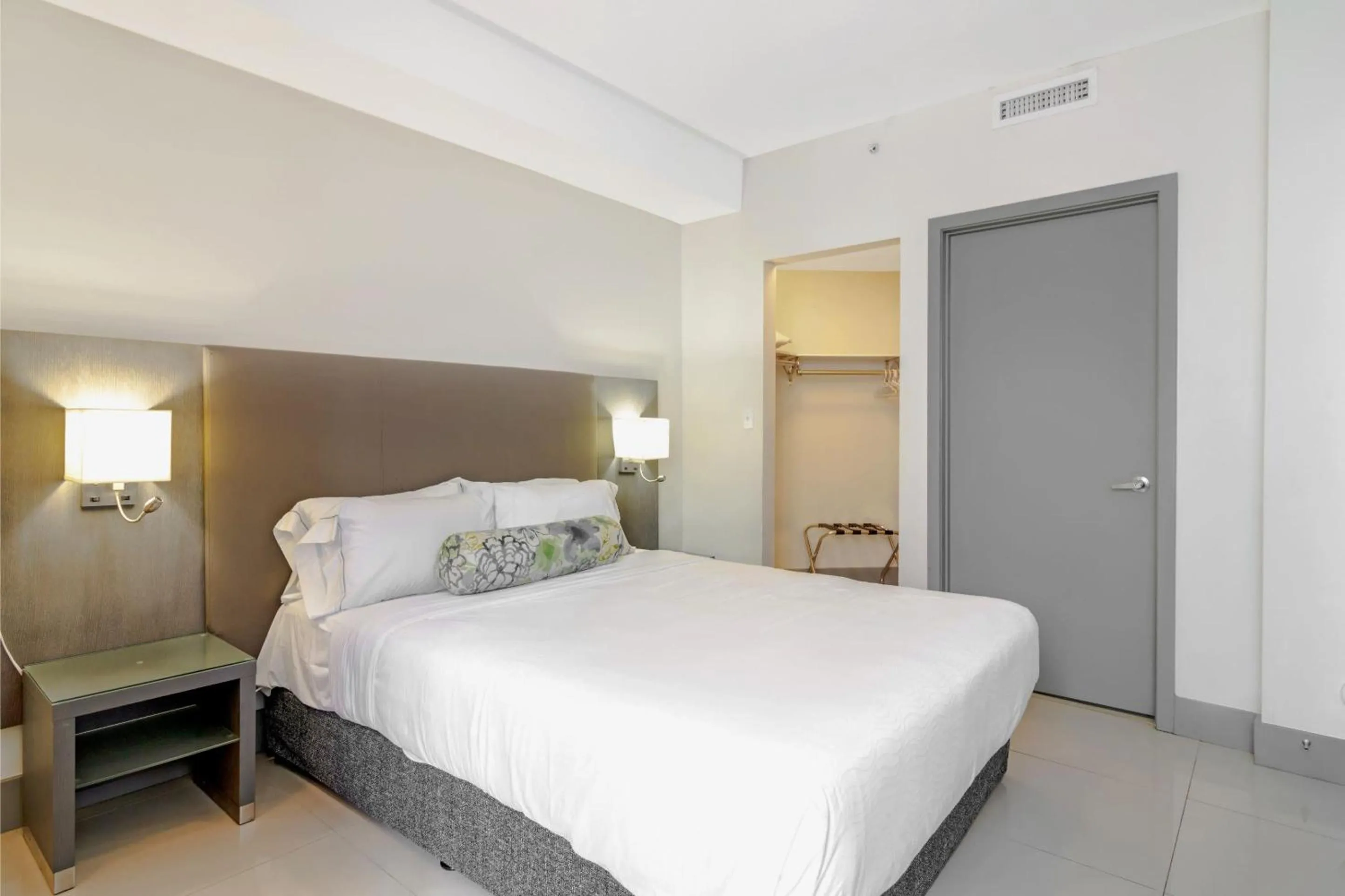 Bed in Roami at Habitat Brickell