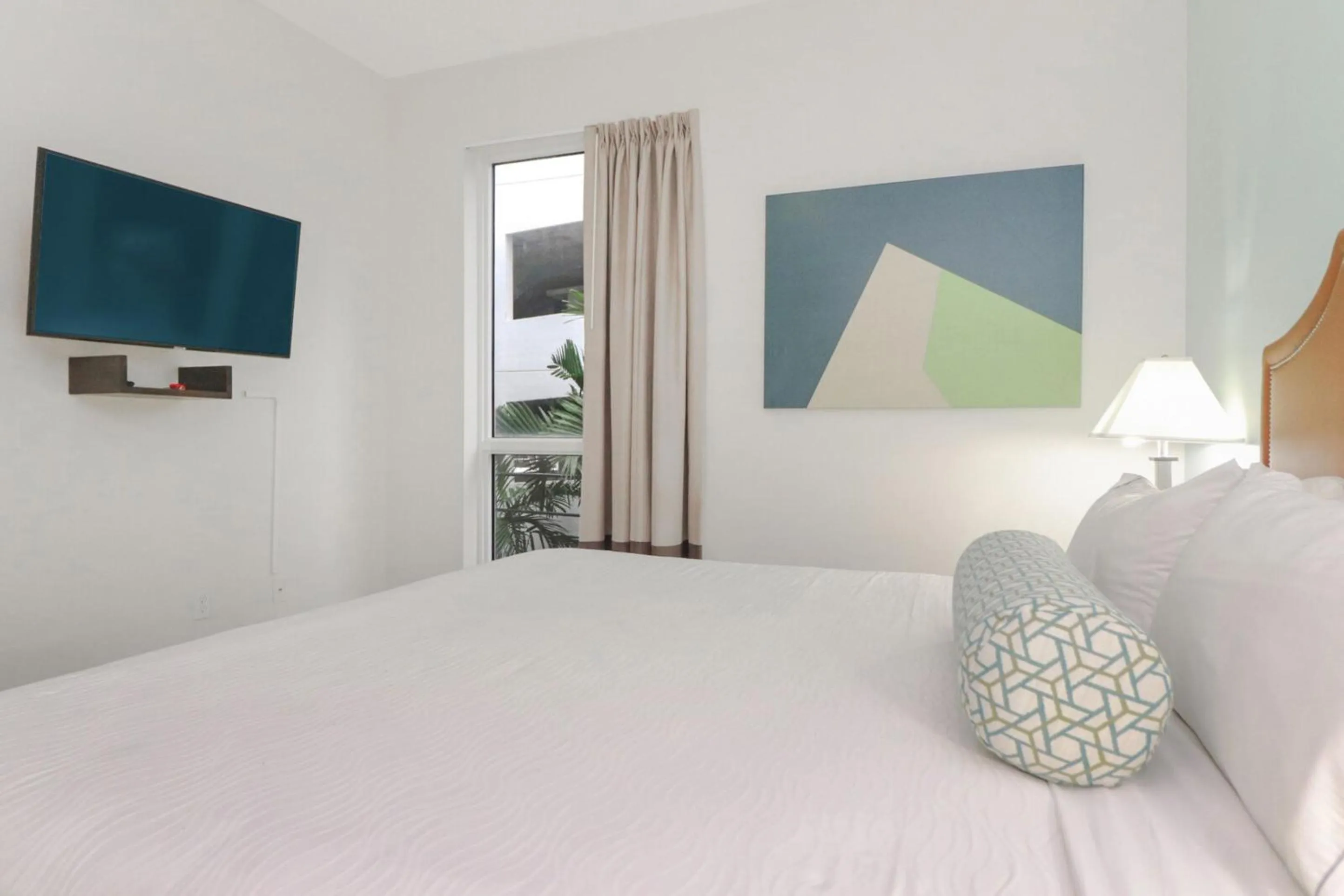 Bed in Roami at Habitat Brickell