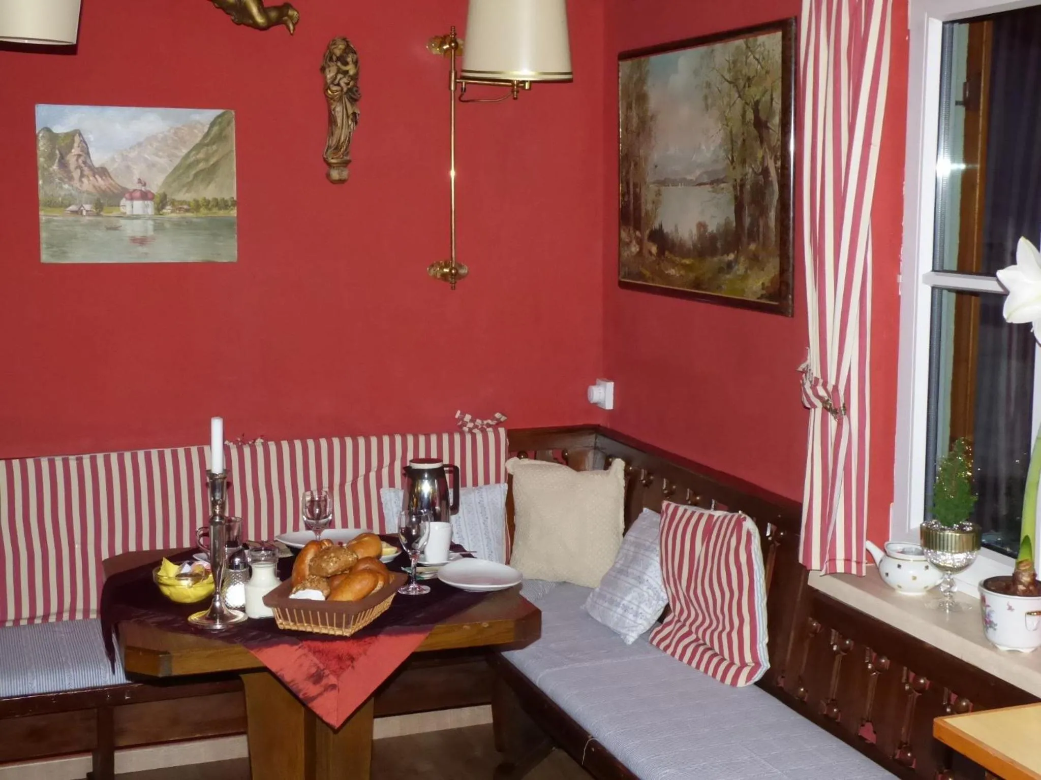 Restaurant/places to eat in Bäckeralm© - B&B 16 +