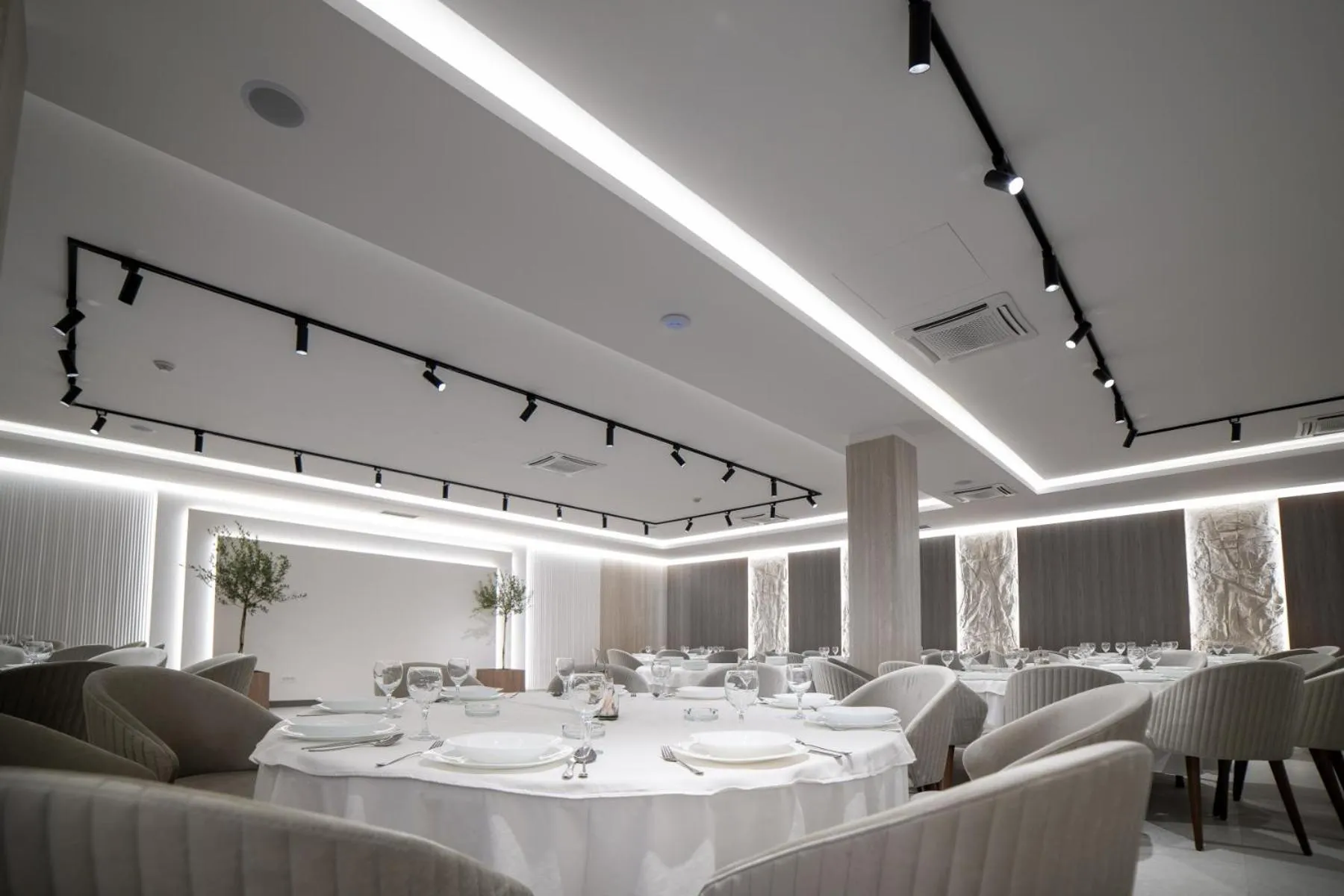 Restaurant/places to eat in Hotel IN