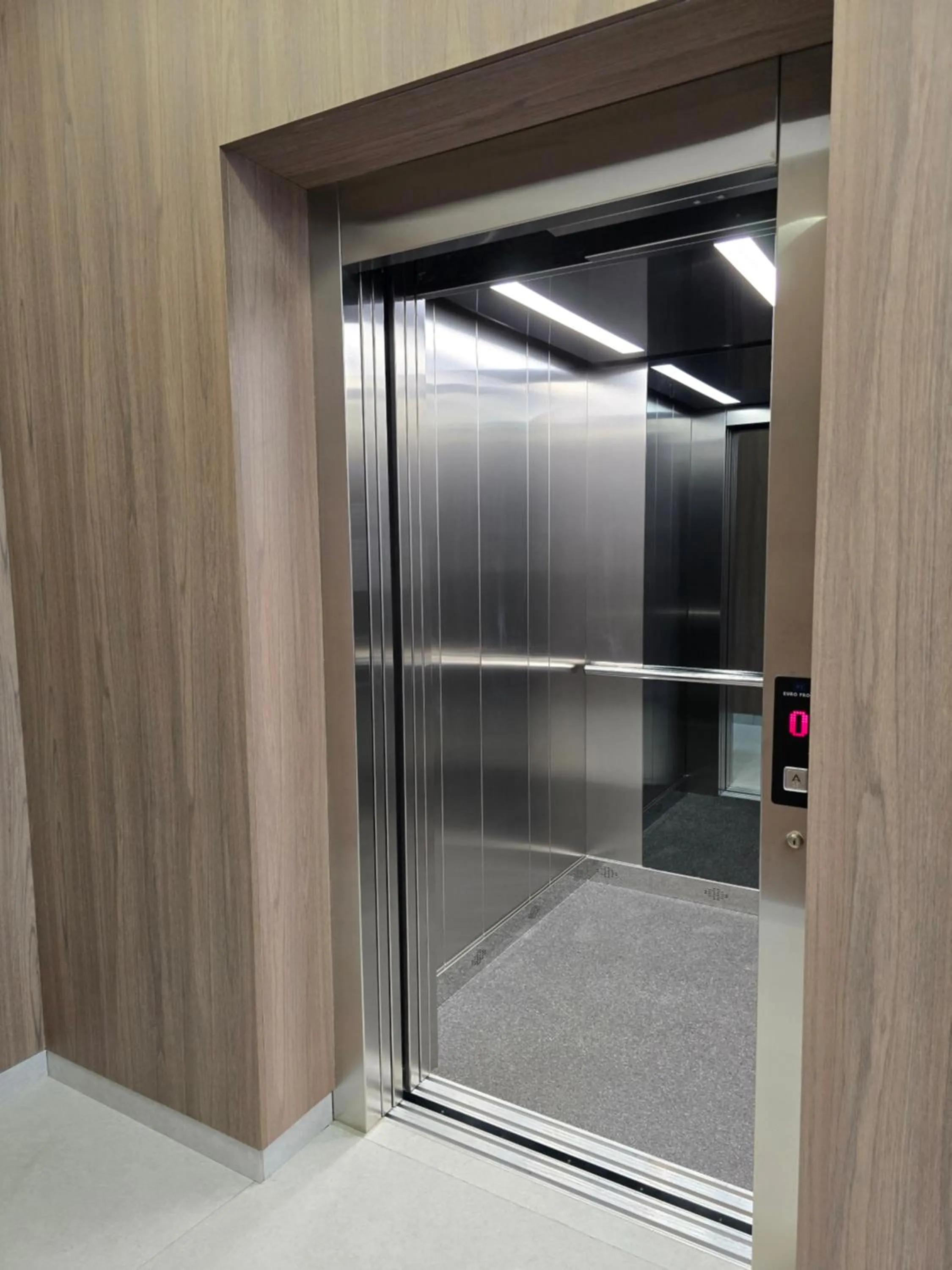 elevator in Hotel IN