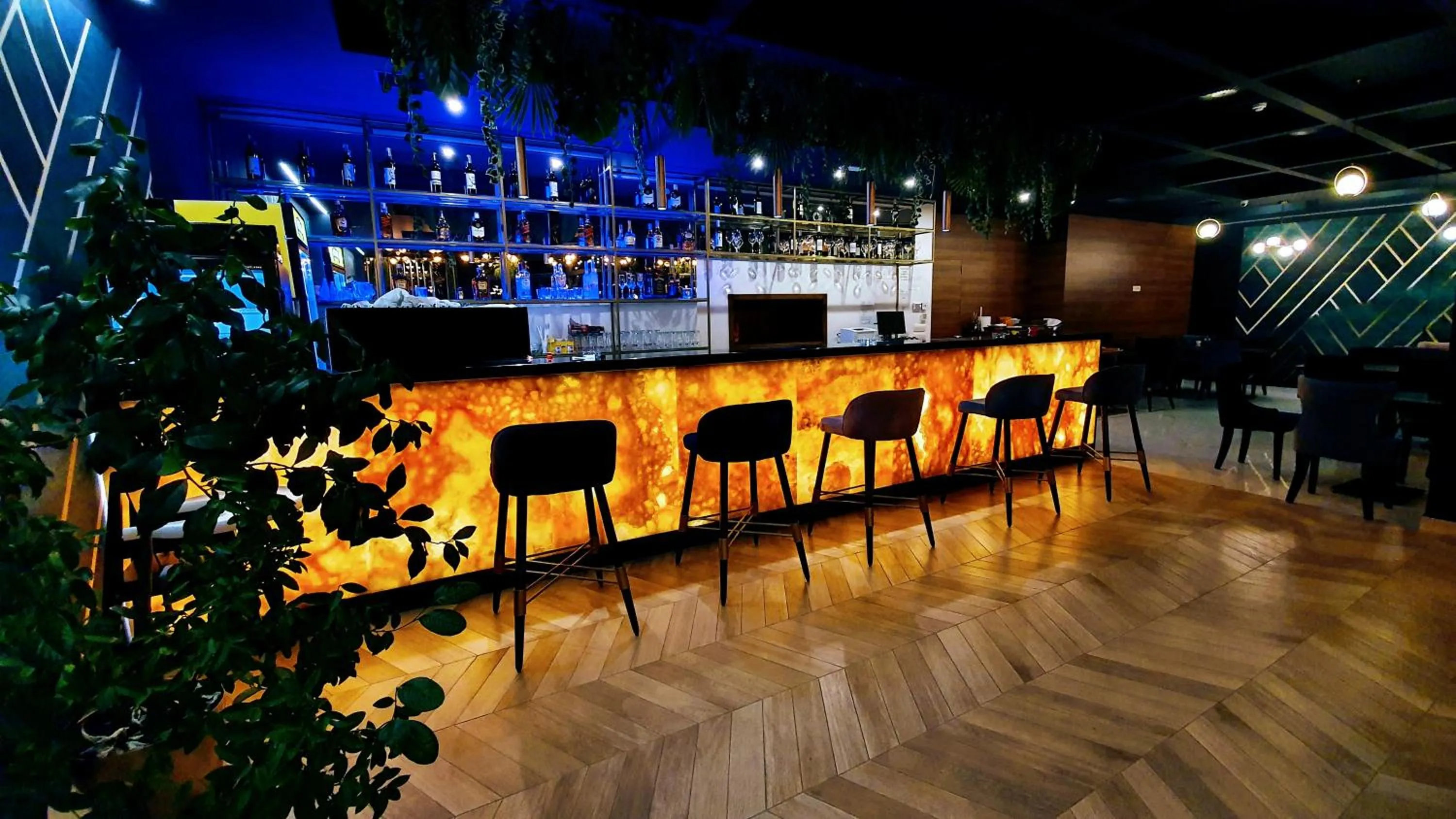 Restaurant/places to eat in Hotel IN