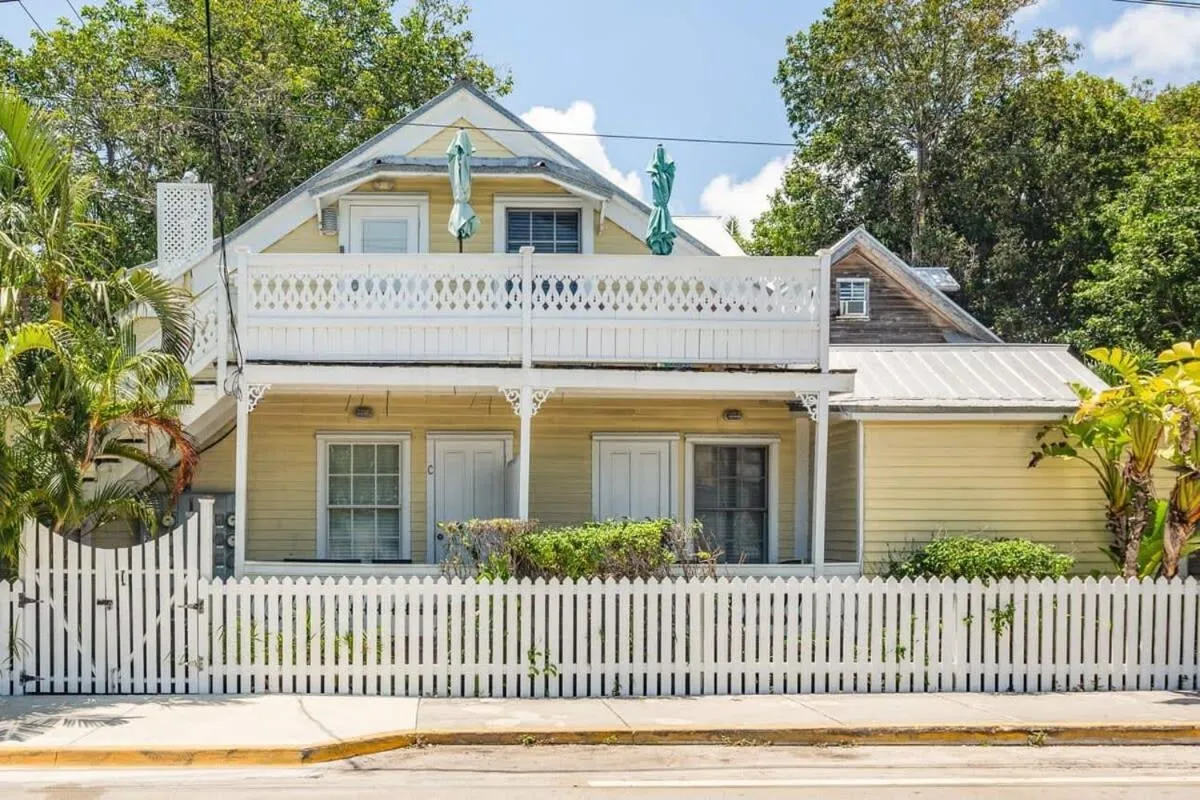 Sea Breeze -Great Location!