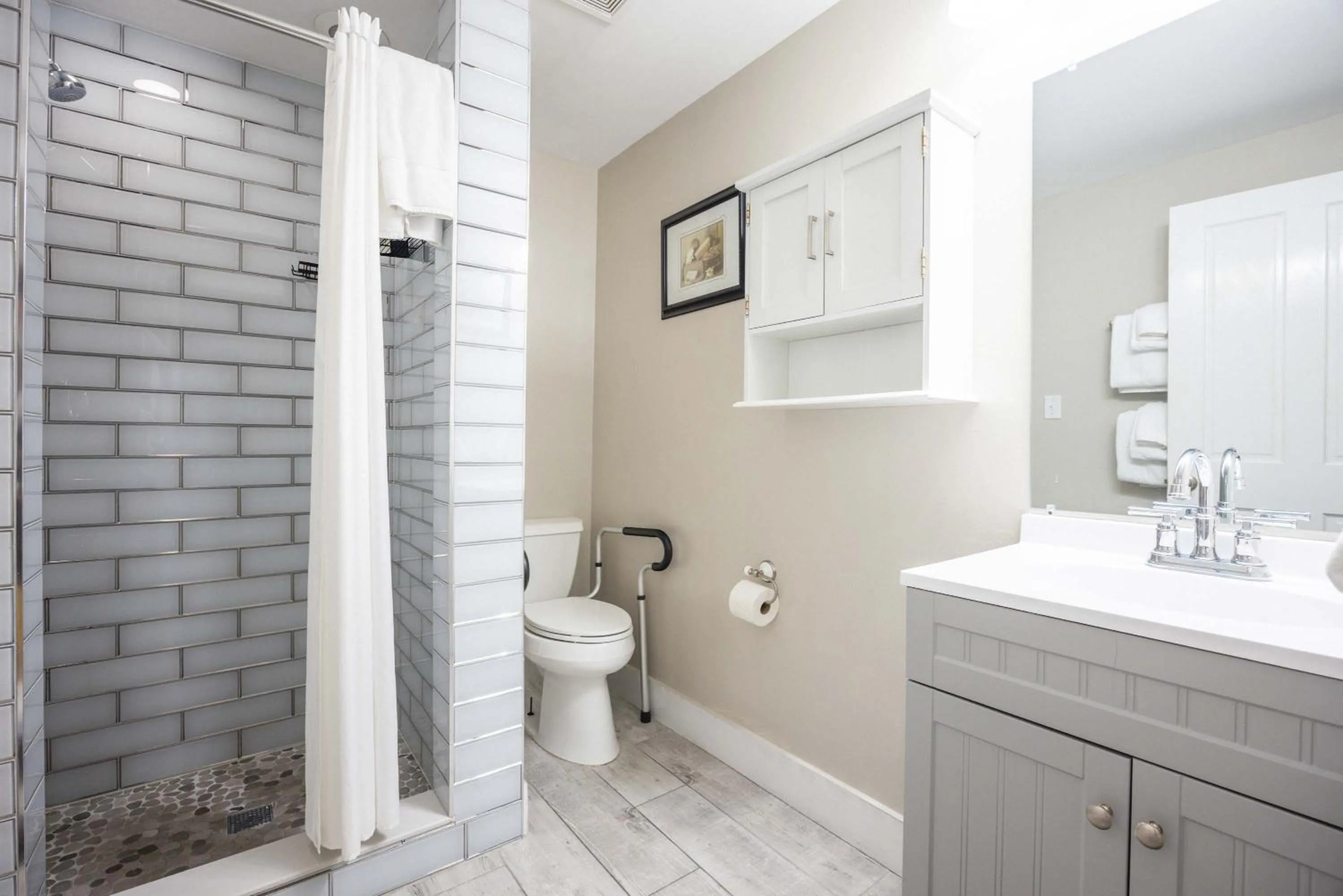 Sea Breeze -Great Location!