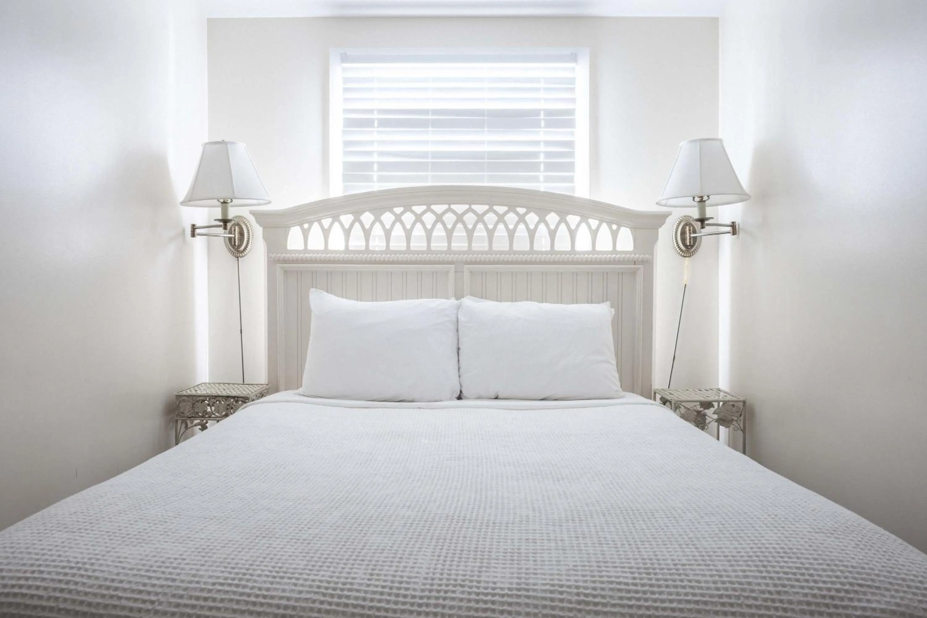 Bed in Sea Breeze -Great Location!