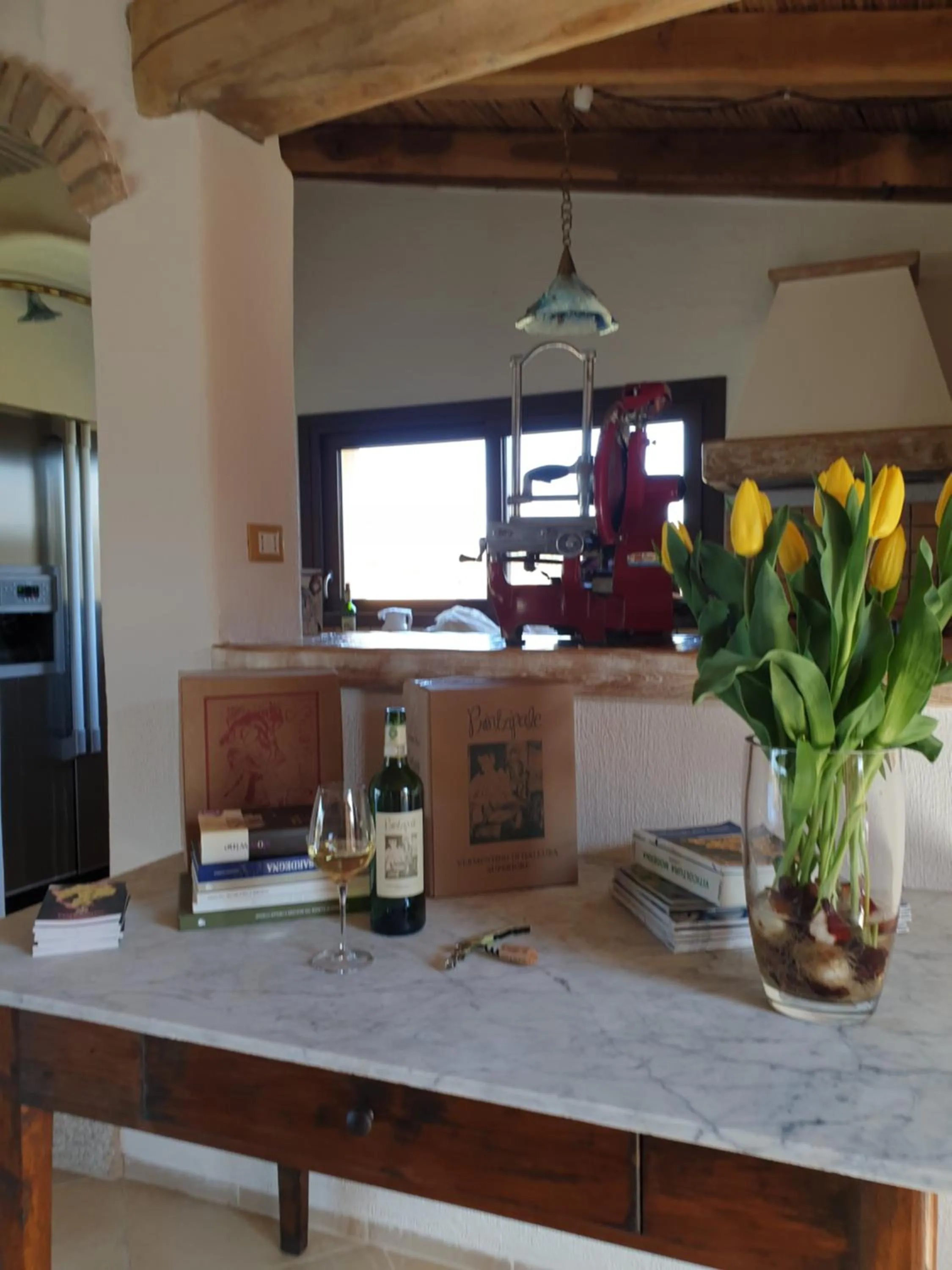 Communal lounge/ TV room in Cantina Perandria