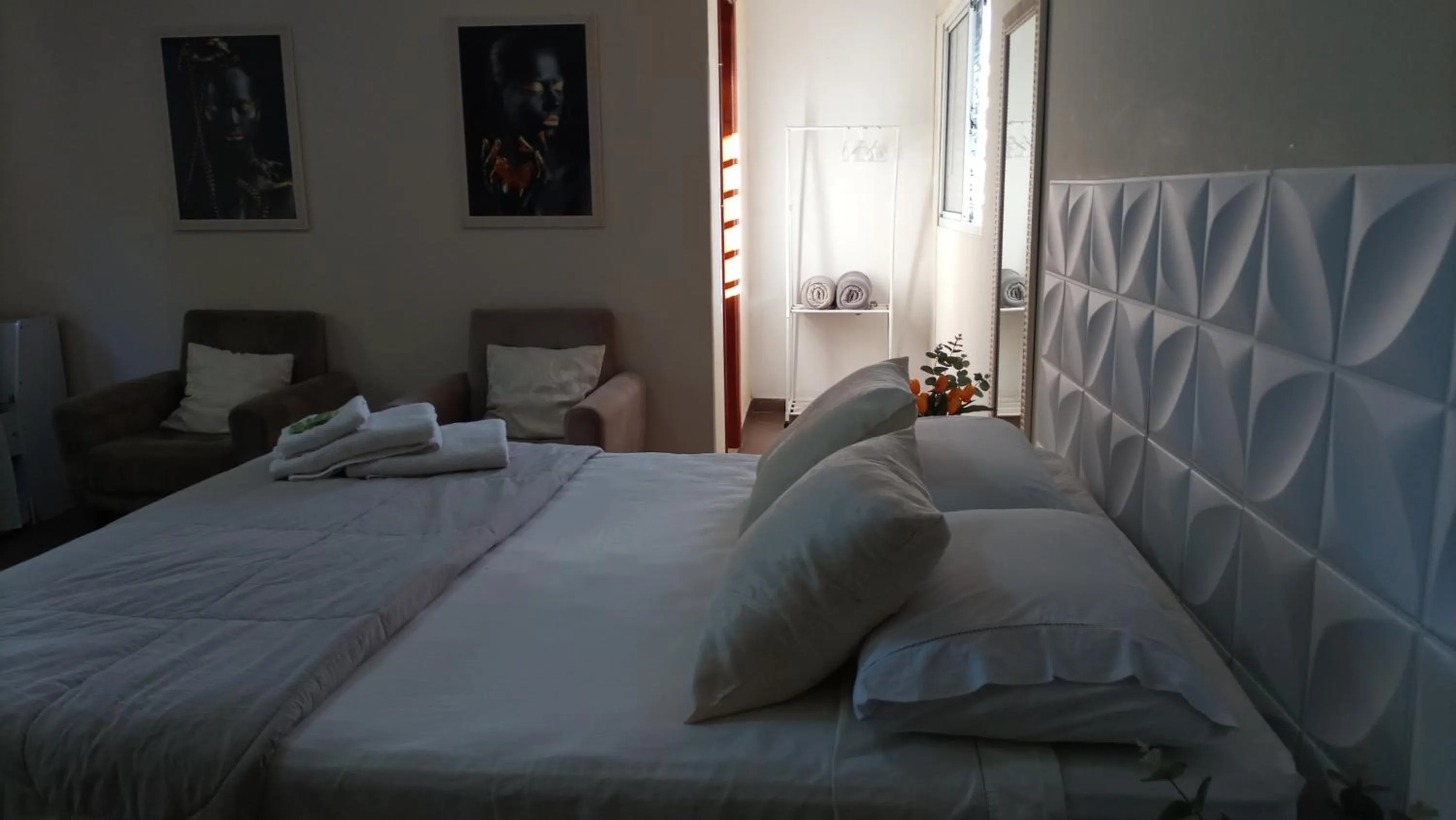 Photo of the whole room, Bed in Biomas Hotel