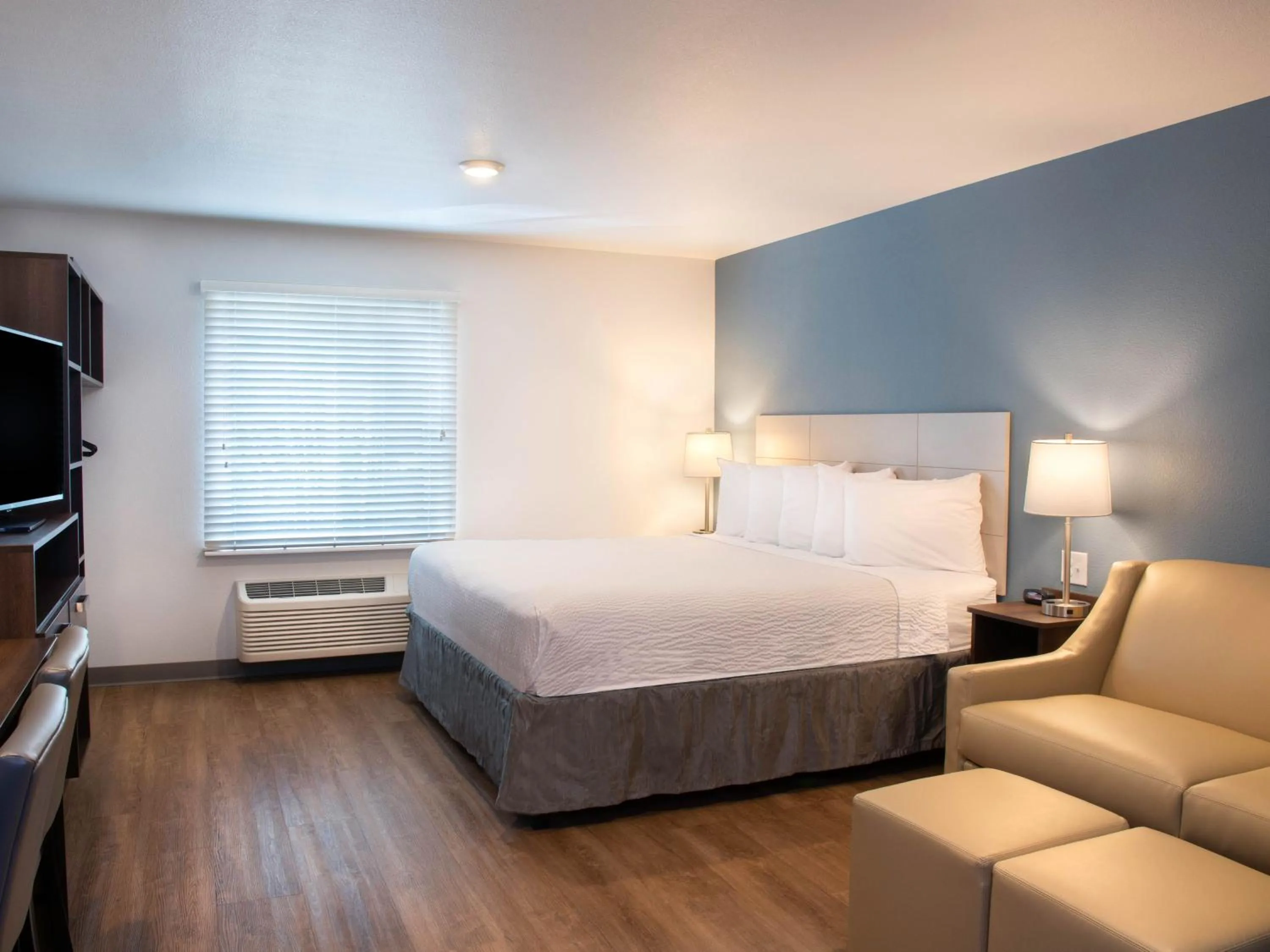 Bed in Extended Stay America Suites - Charlotte - Matthews