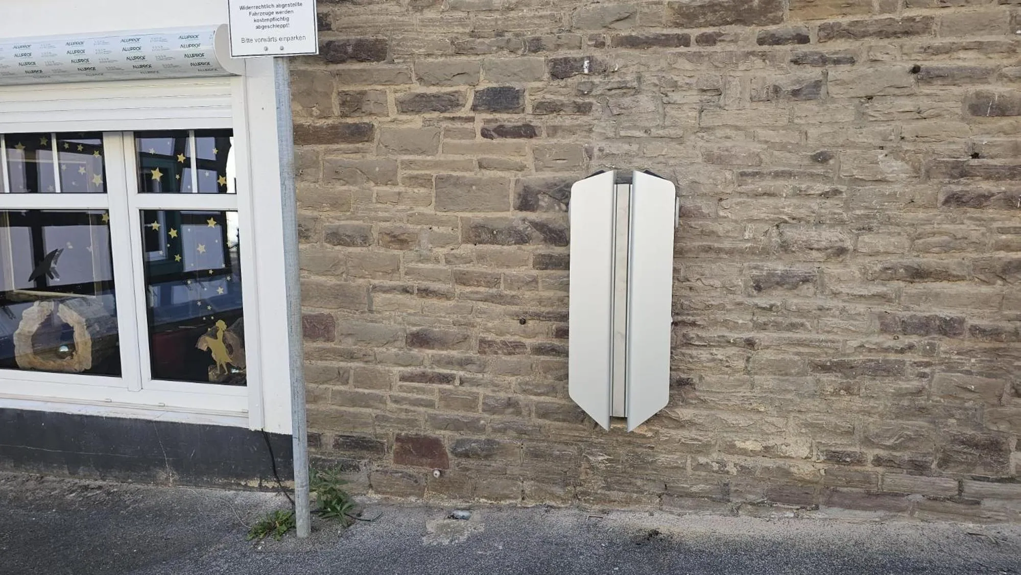 Property building in AKZENT Land-Hotel Zum Schwan, Garni WEILERSWIST-METTERNICH, 3 E-LADESTATIONEN, Nähe PHANTASIALAND, PALMENPARADIES Euskirchen