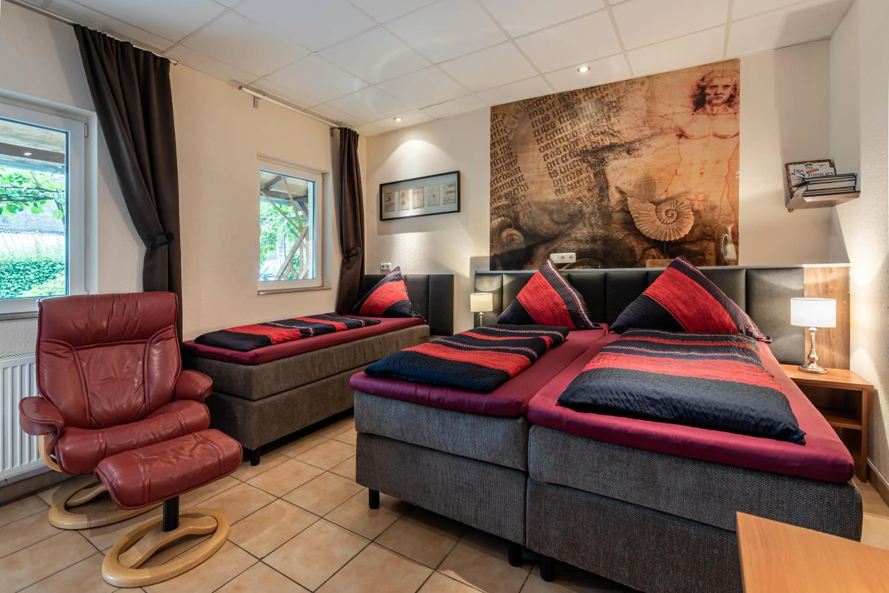 Photo of the whole room, Bed in AKZENT Land-Hotel Zum Schwan, Garni WEILERSWIST-METTERNICH, 3 E-LADESTATIONEN, Nähe PHANTASIALAND, PALMENPARADIES Euskirchen