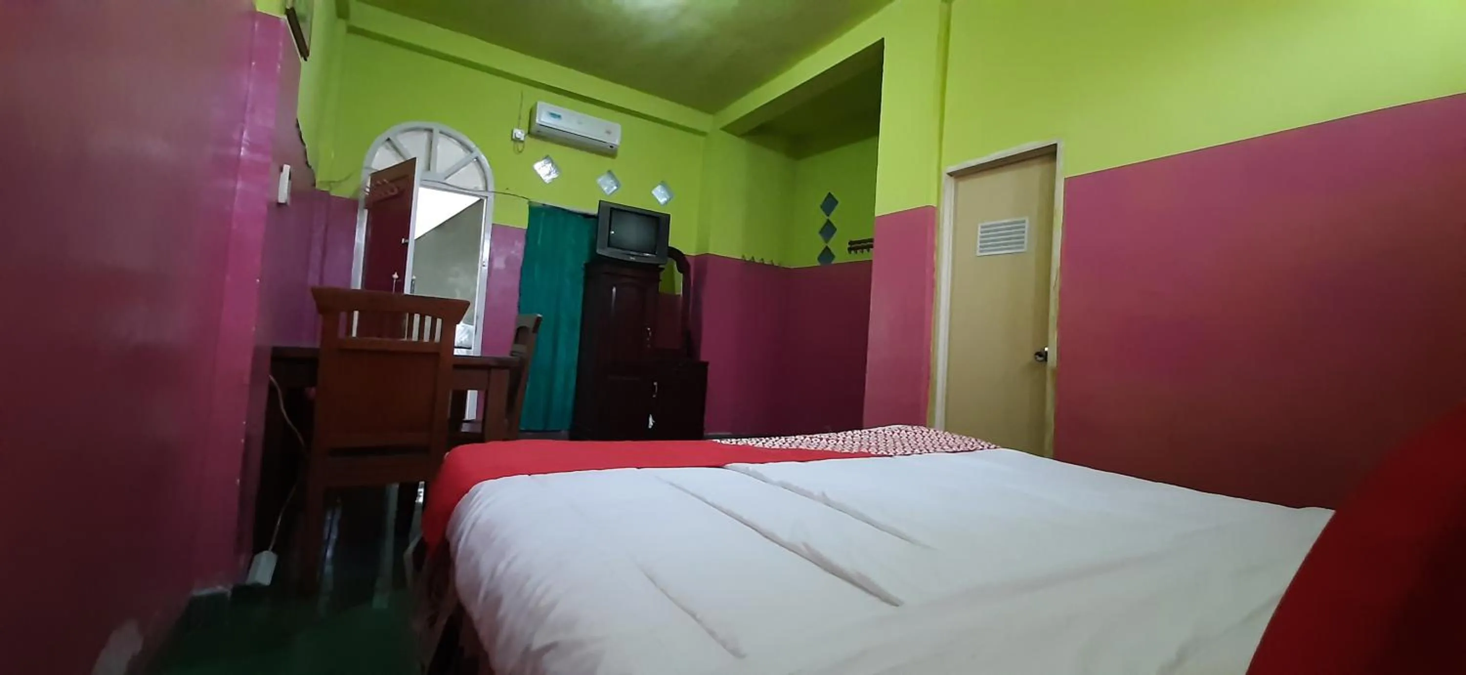 Bedroom, Bed in OYO Life 3874 Rere Residence Syariah
