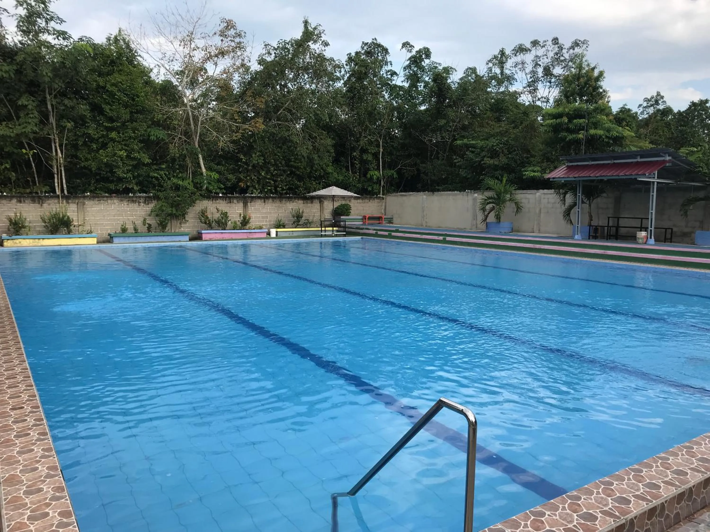 Swimming pool in OYO Life 3874 Rere Residence Syariah