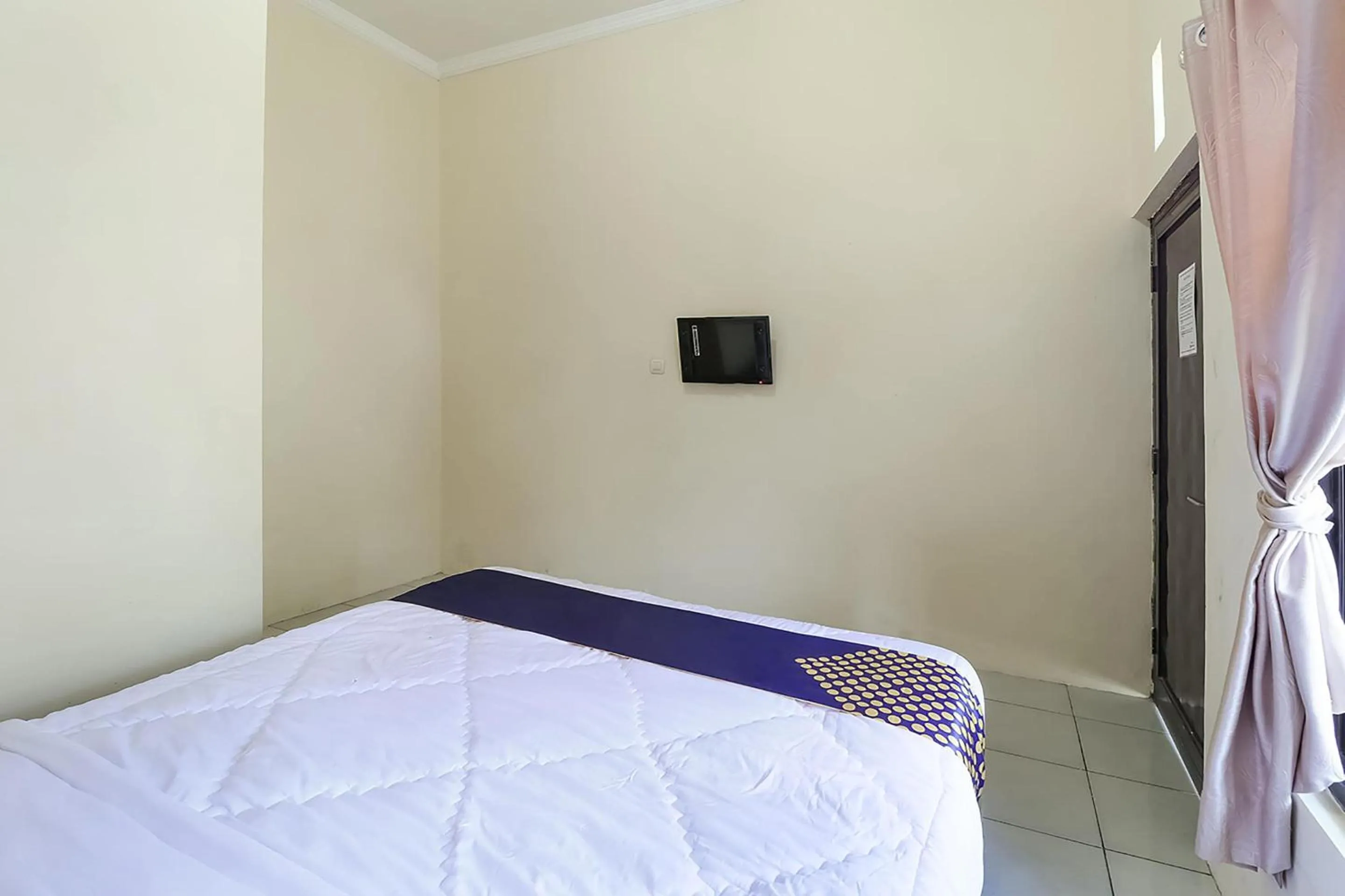 Bedroom, Bed in SPOT ON 3859 Sweet Candy 2NearResinda park mall