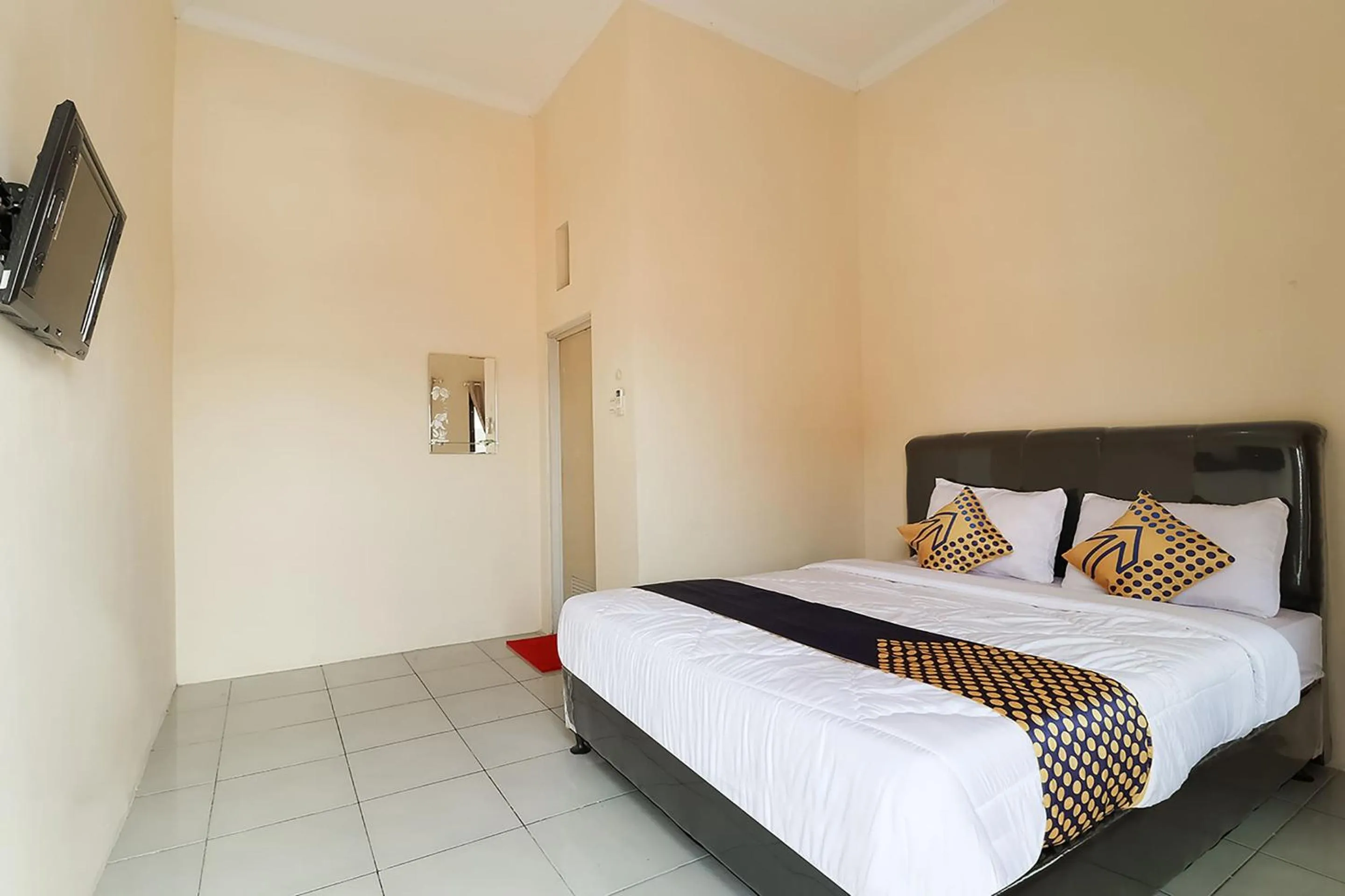 Bedroom, Bed in SPOT ON 3859 Sweet Candy 2NearResinda park mall