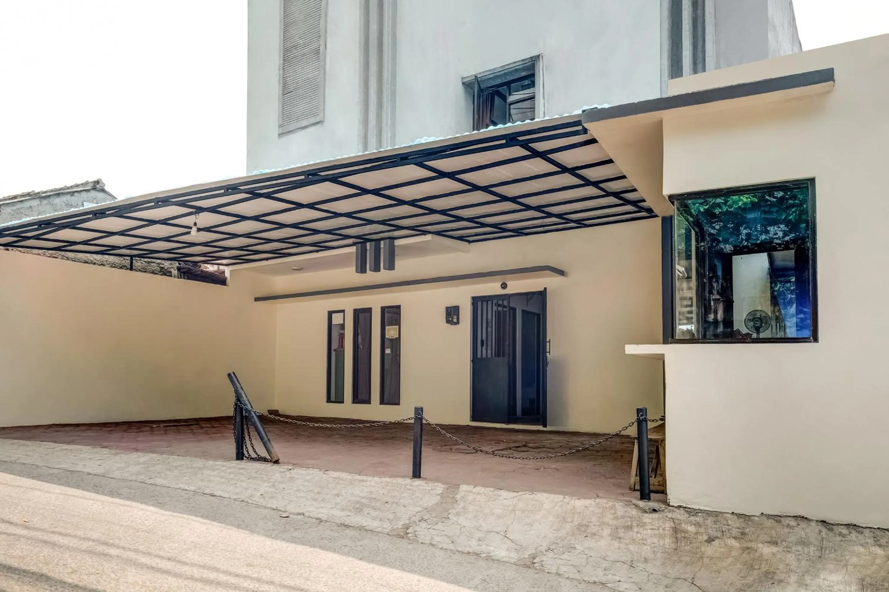 Facade/entrance in Hotel O Graha Hsc Syariah