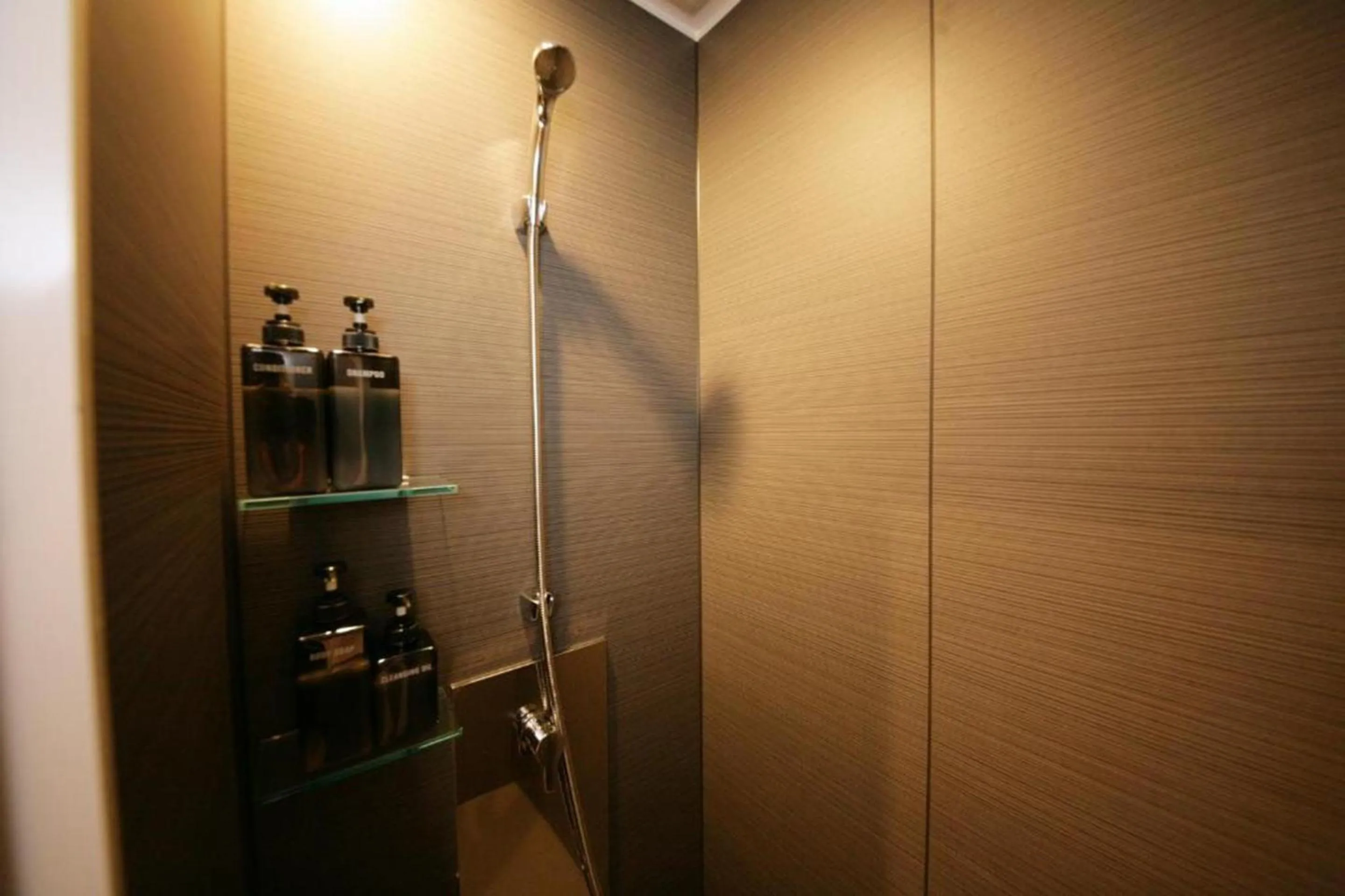 Shower in ZONK HOTEL Tenjin-Watanabedori