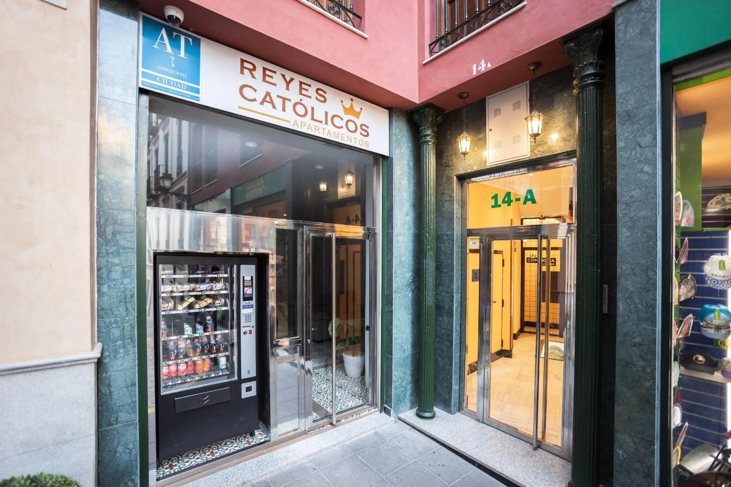 Lobby or reception in Apartamentos Reyes Católicos