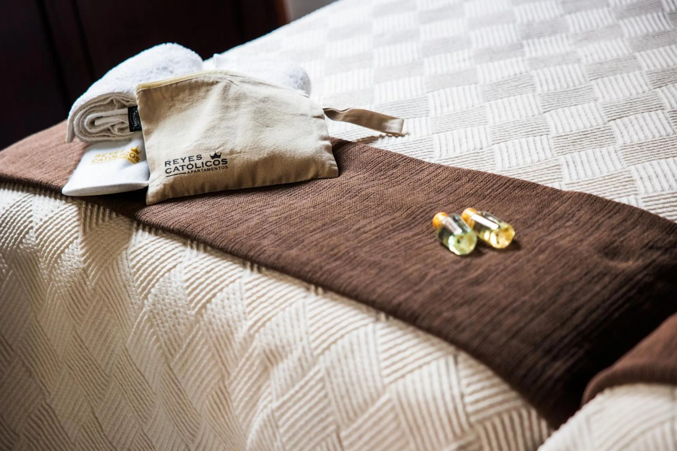 Decorative detail, Bed in Apartamentos Reyes Católicos