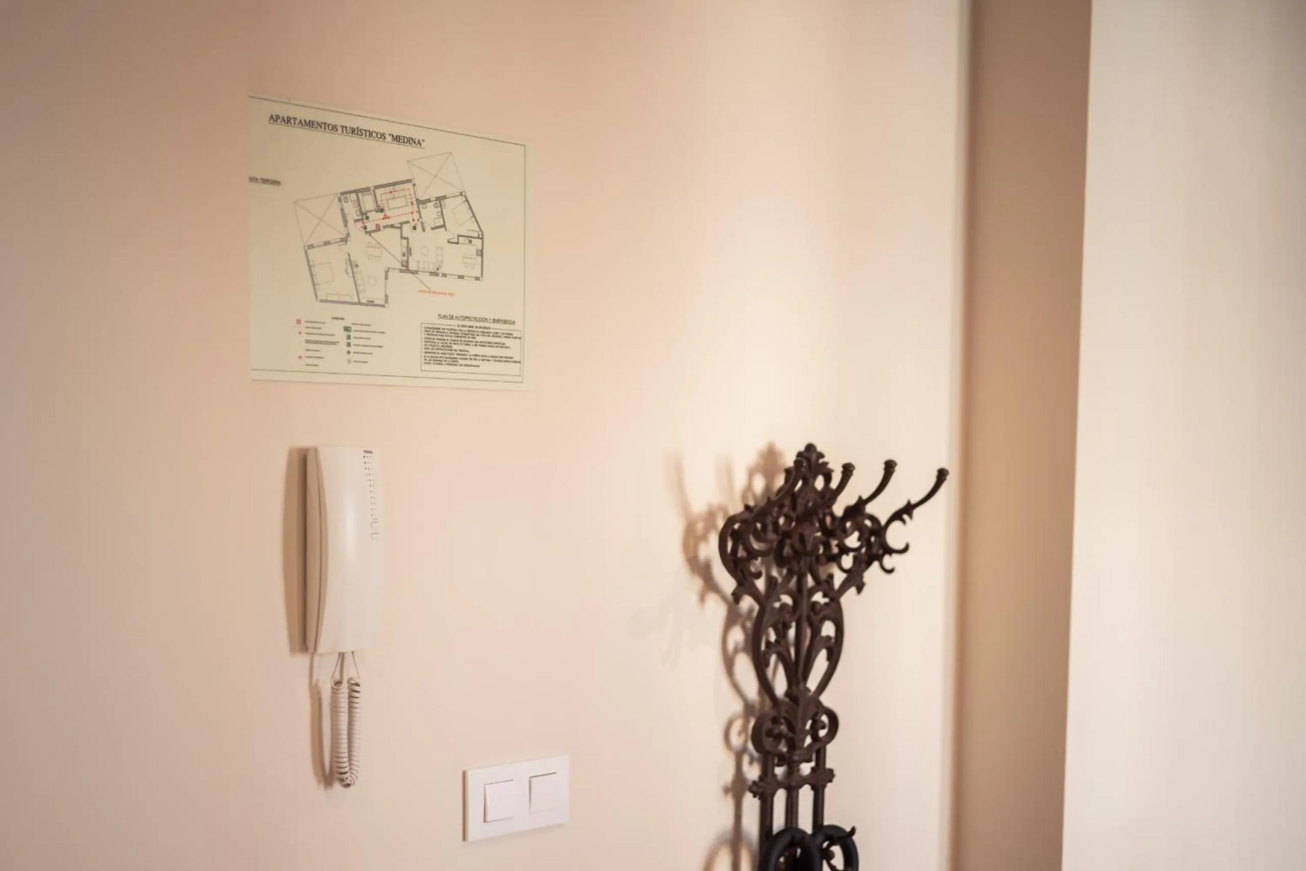 Decorative detail in Apartamentos Reyes Católicos