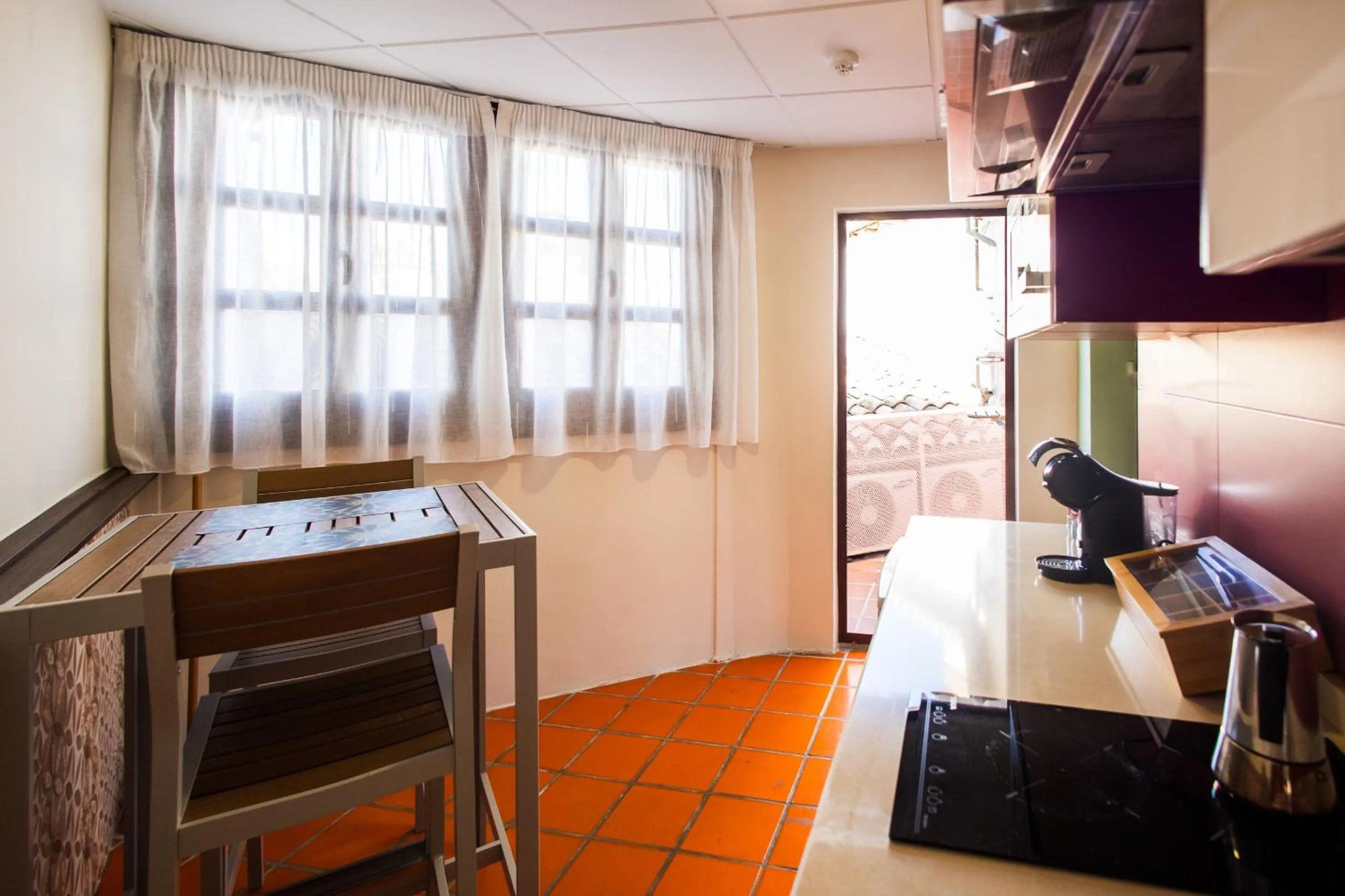 Kitchen or kitchenette in Apartamentos Reyes Católicos