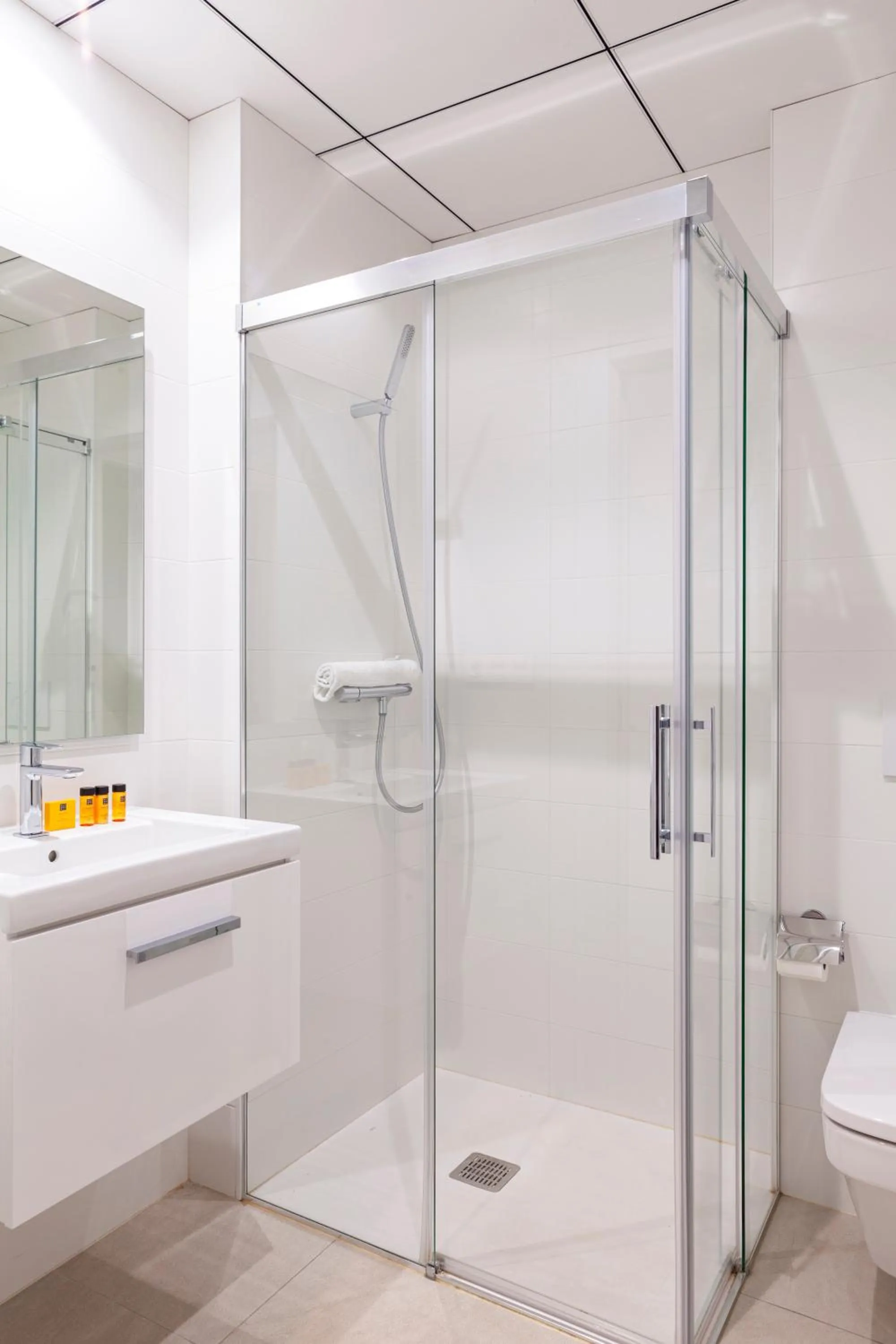 Bathroom in Blue Line Apartment Hotel - Be Line Group