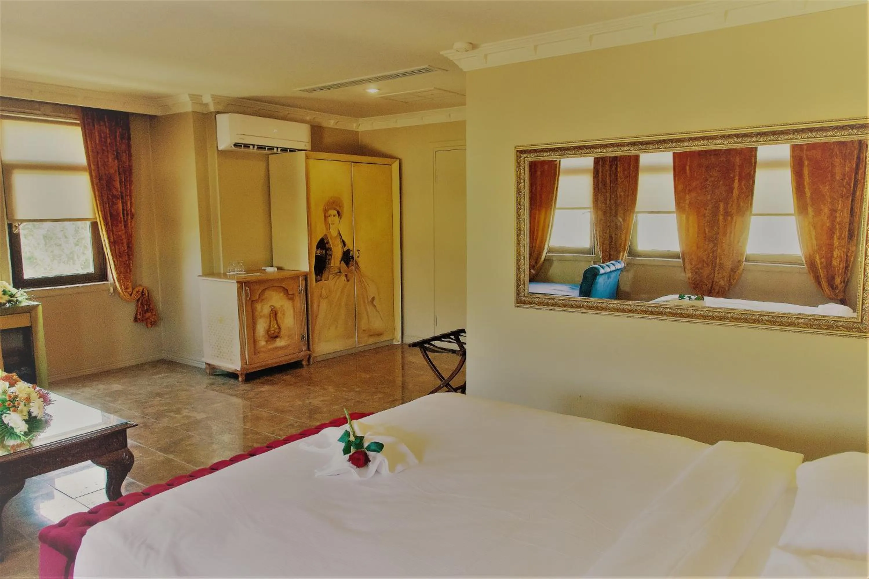 Bed in ÂLÂ HAN BOUTIQUE HOTEL