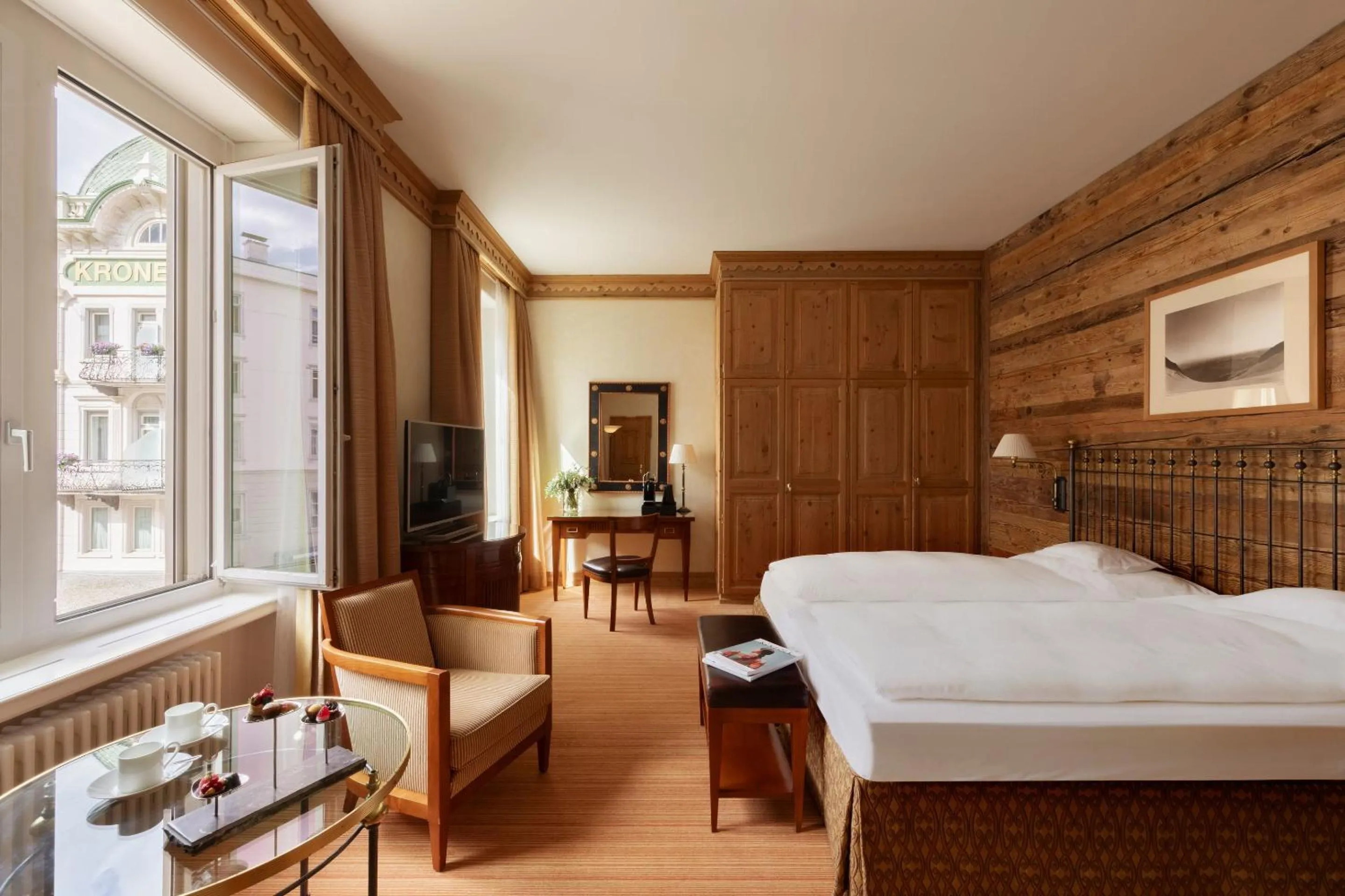 Bedroom, Bed in Grand Hotel Kronenhof