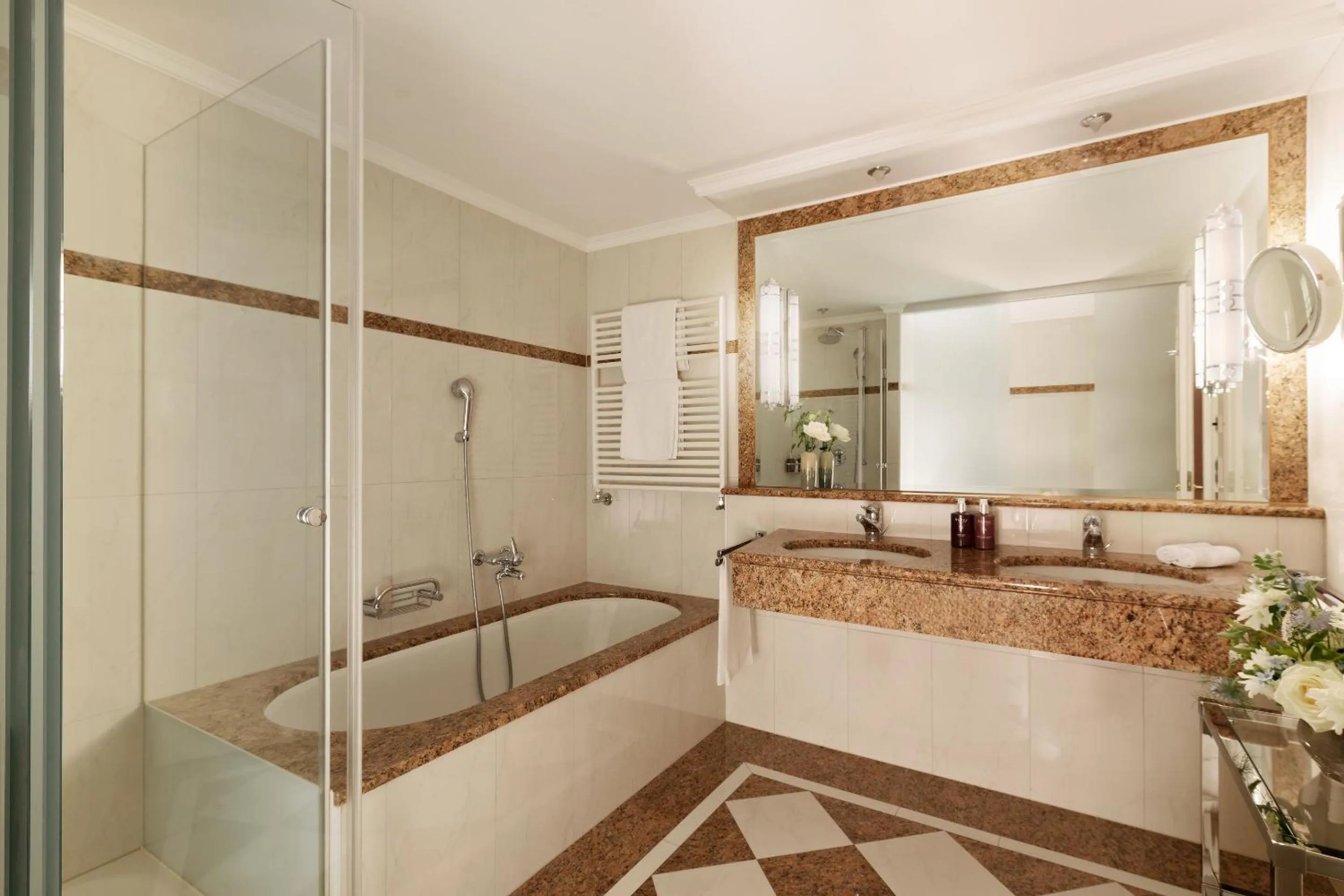 Shower in Grand Hotel Kronenhof