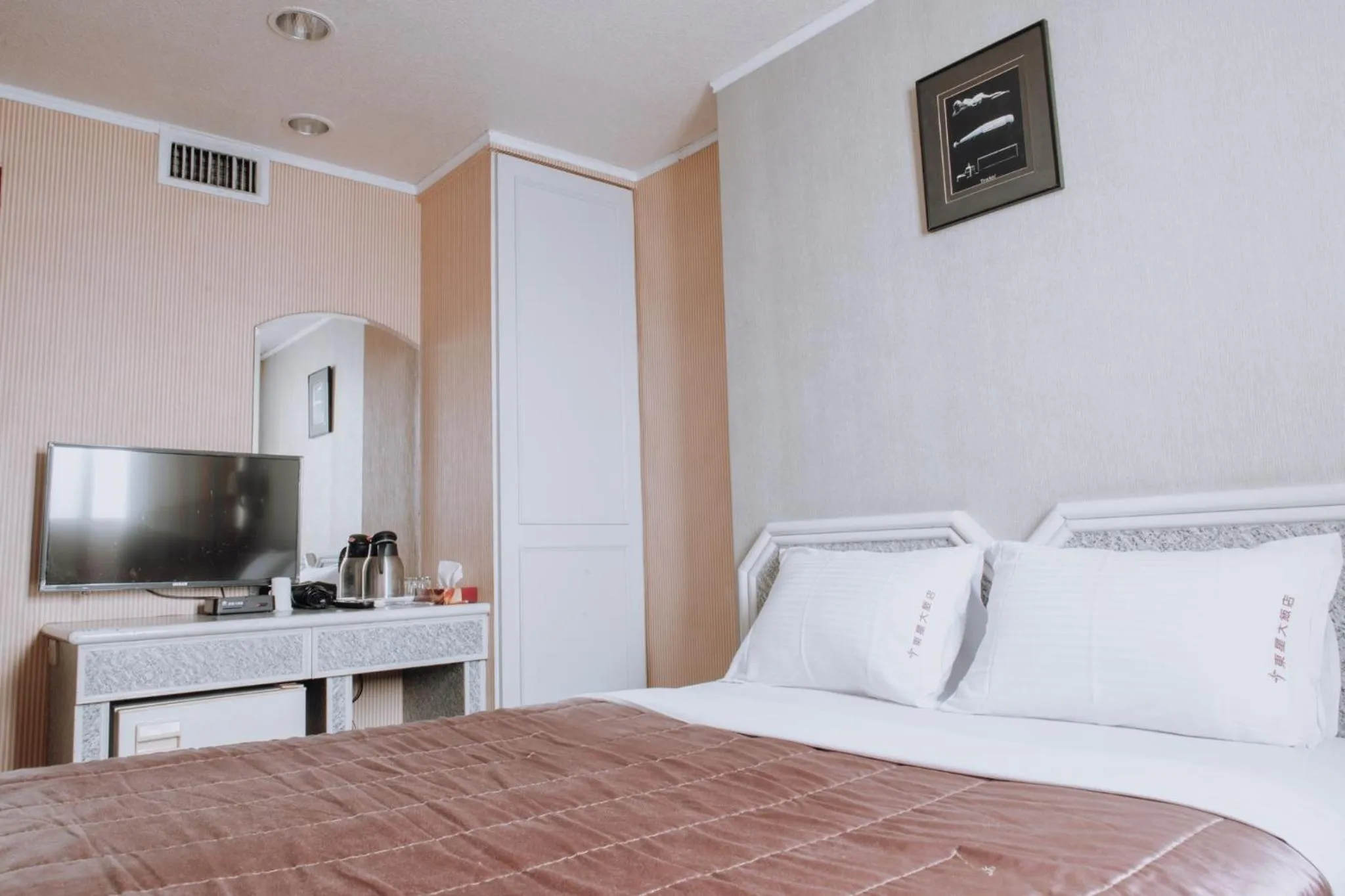 Bed in Tong Hsin Hotel