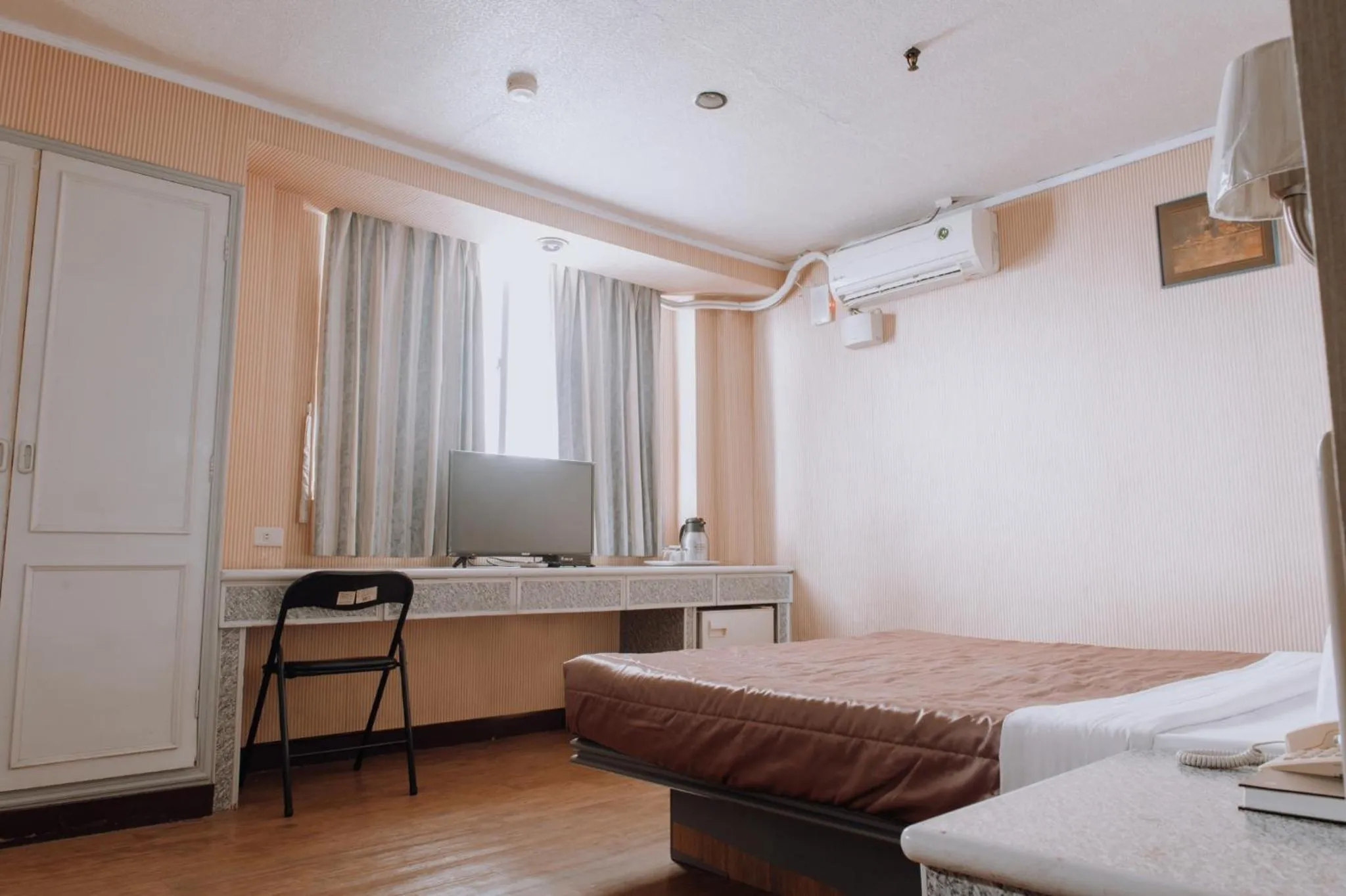 Bed in Tong Hsin Hotel