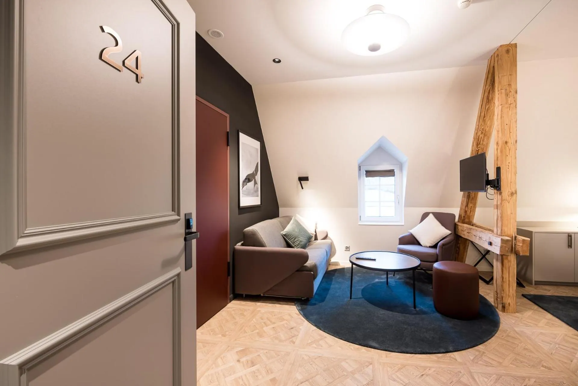 Seating area, Bed in Klein Rigi