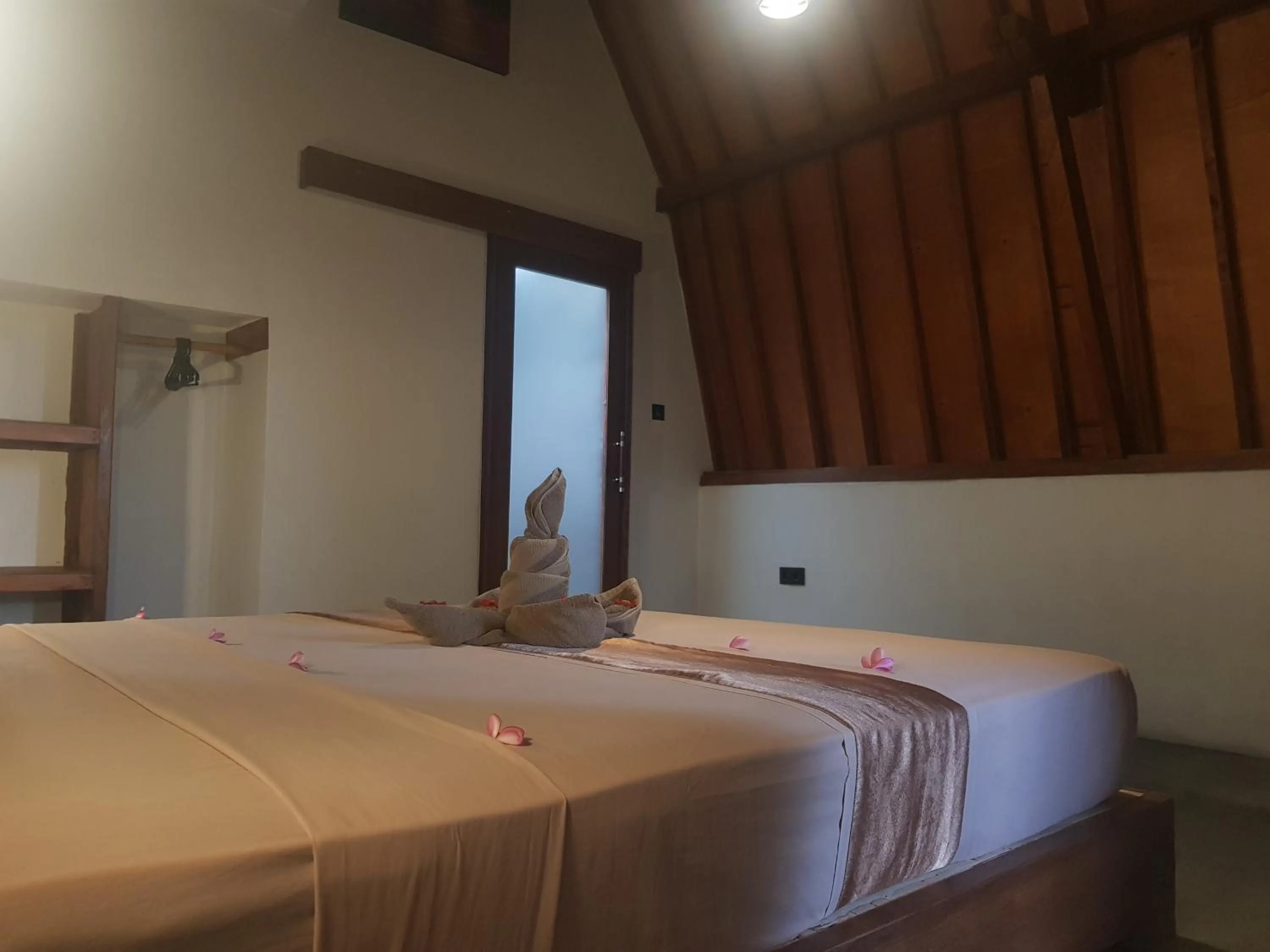 Bedroom in Tropical Sunday Bungalow - Surf And Stay