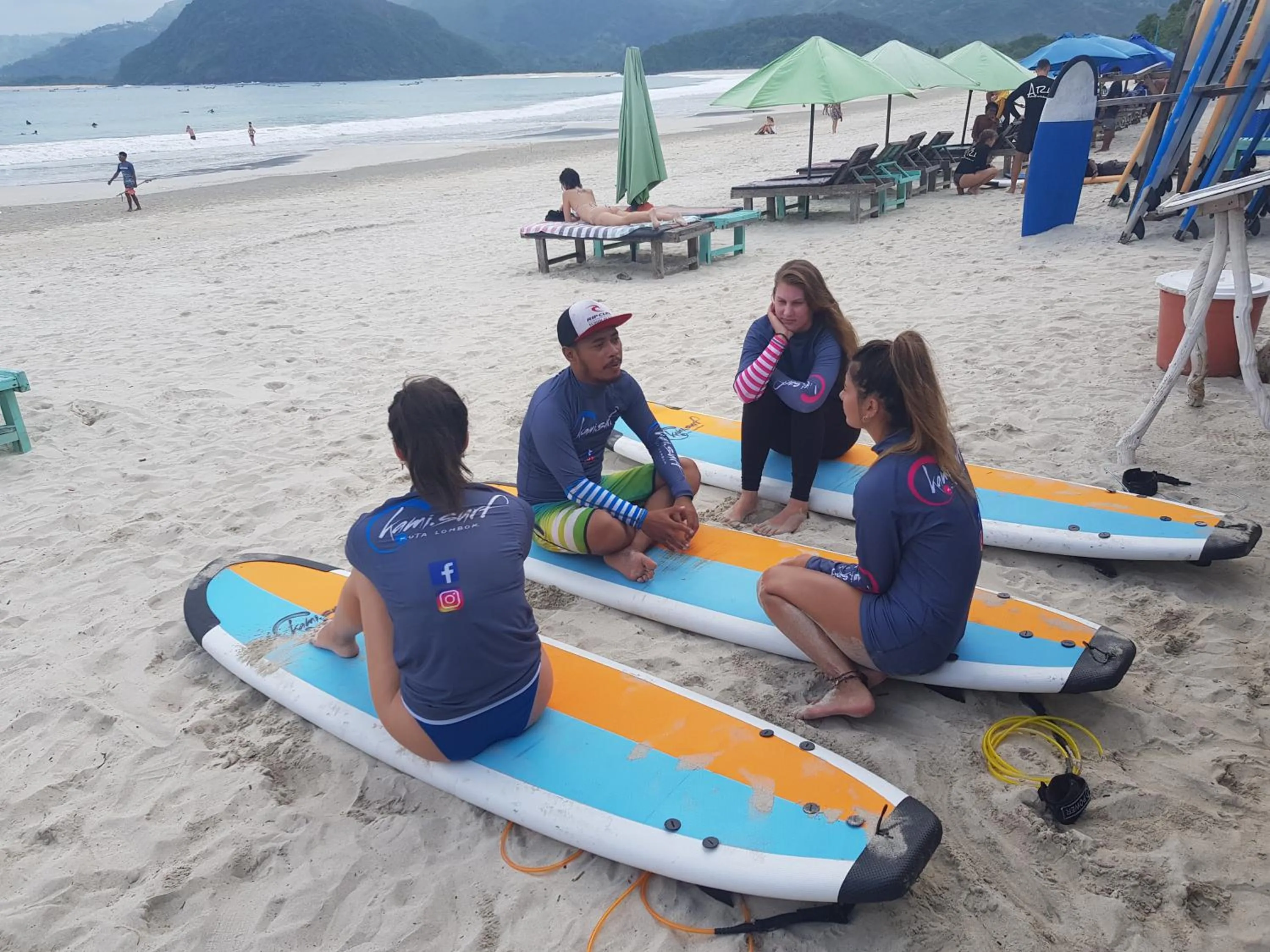 Tropical Sunday Bungalow - Surf And Stay