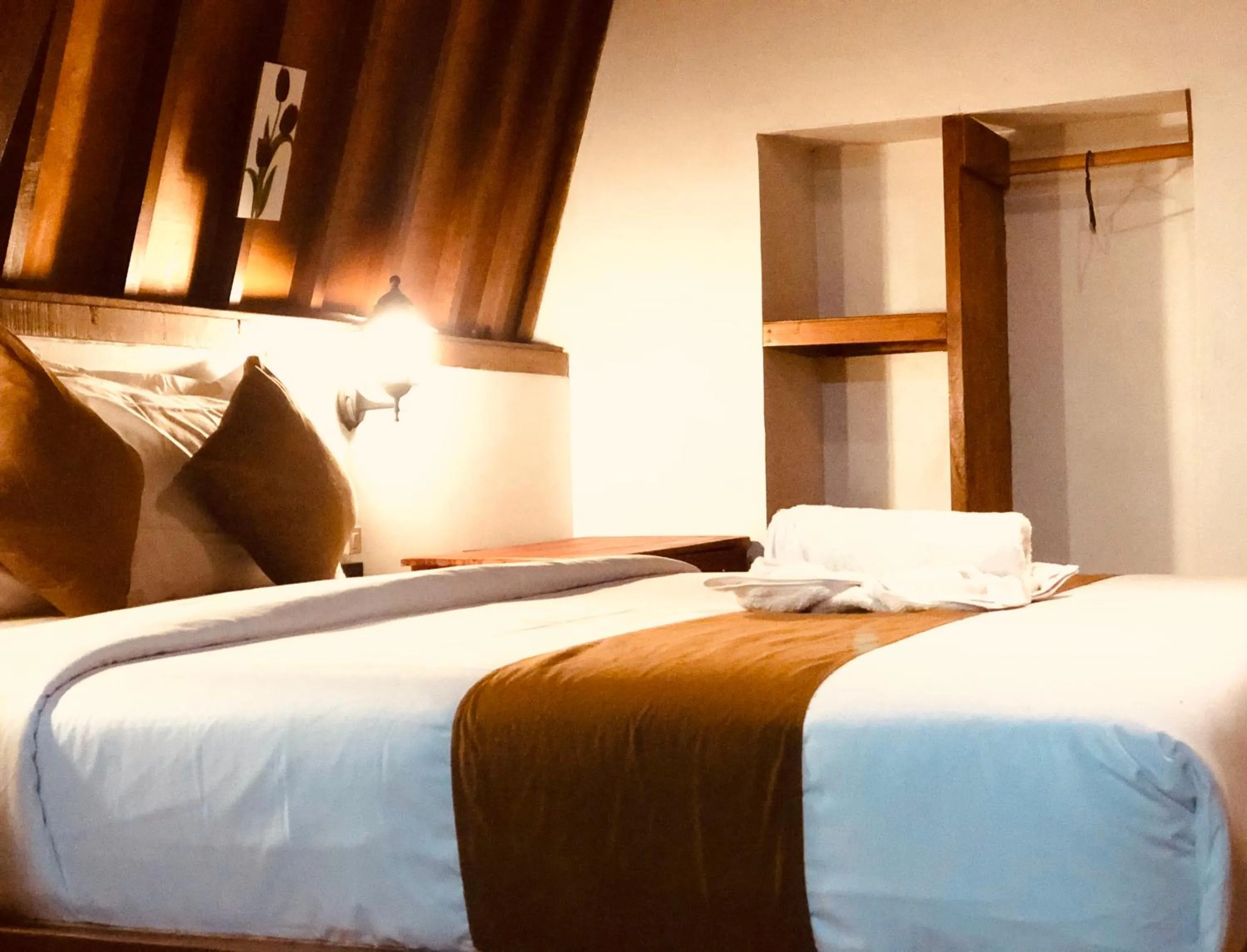 Bed in Tropical Sunday Bungalow - Surf And Stay