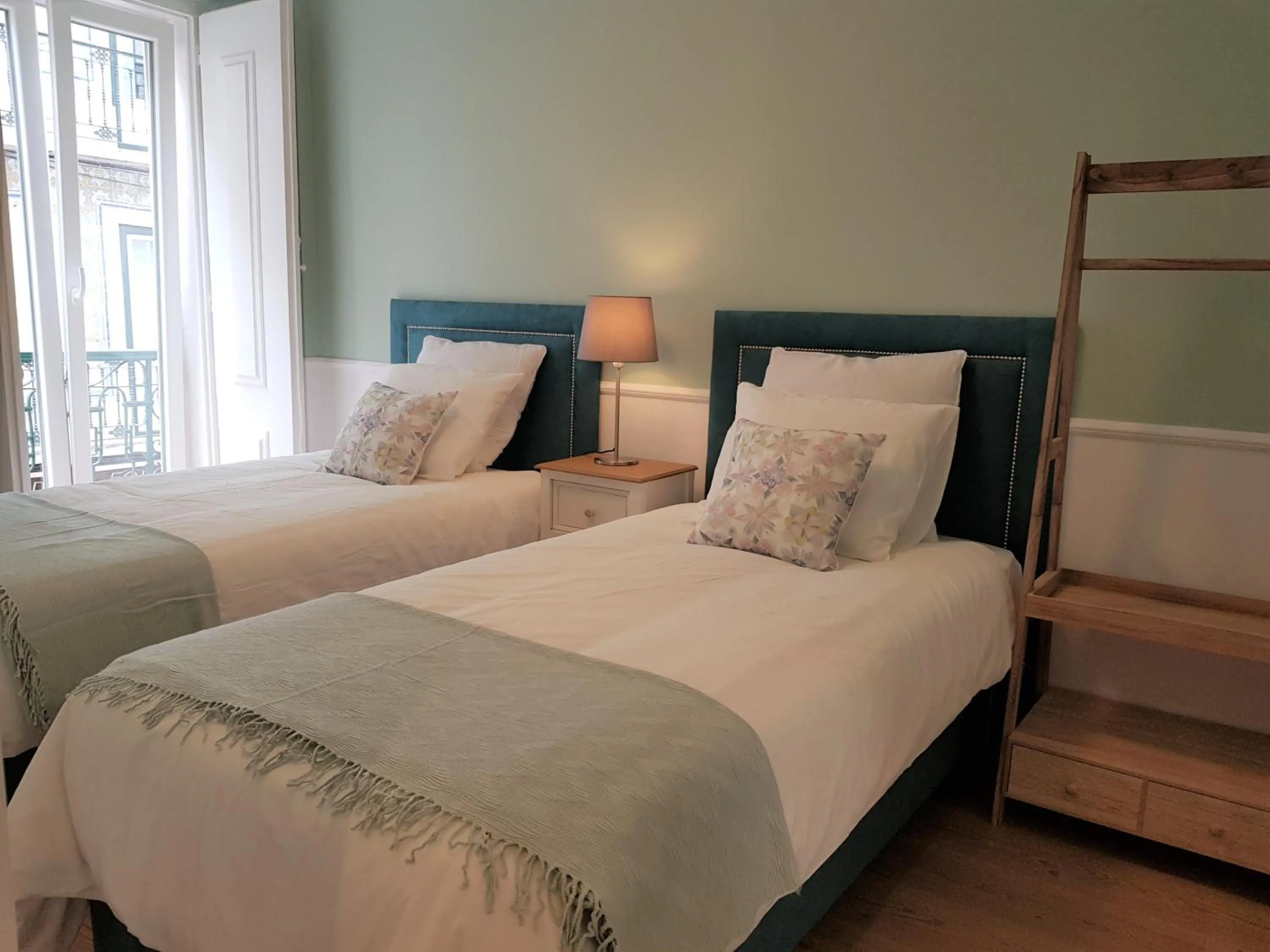 Bedroom, Bed in Minty Fresh Apartment