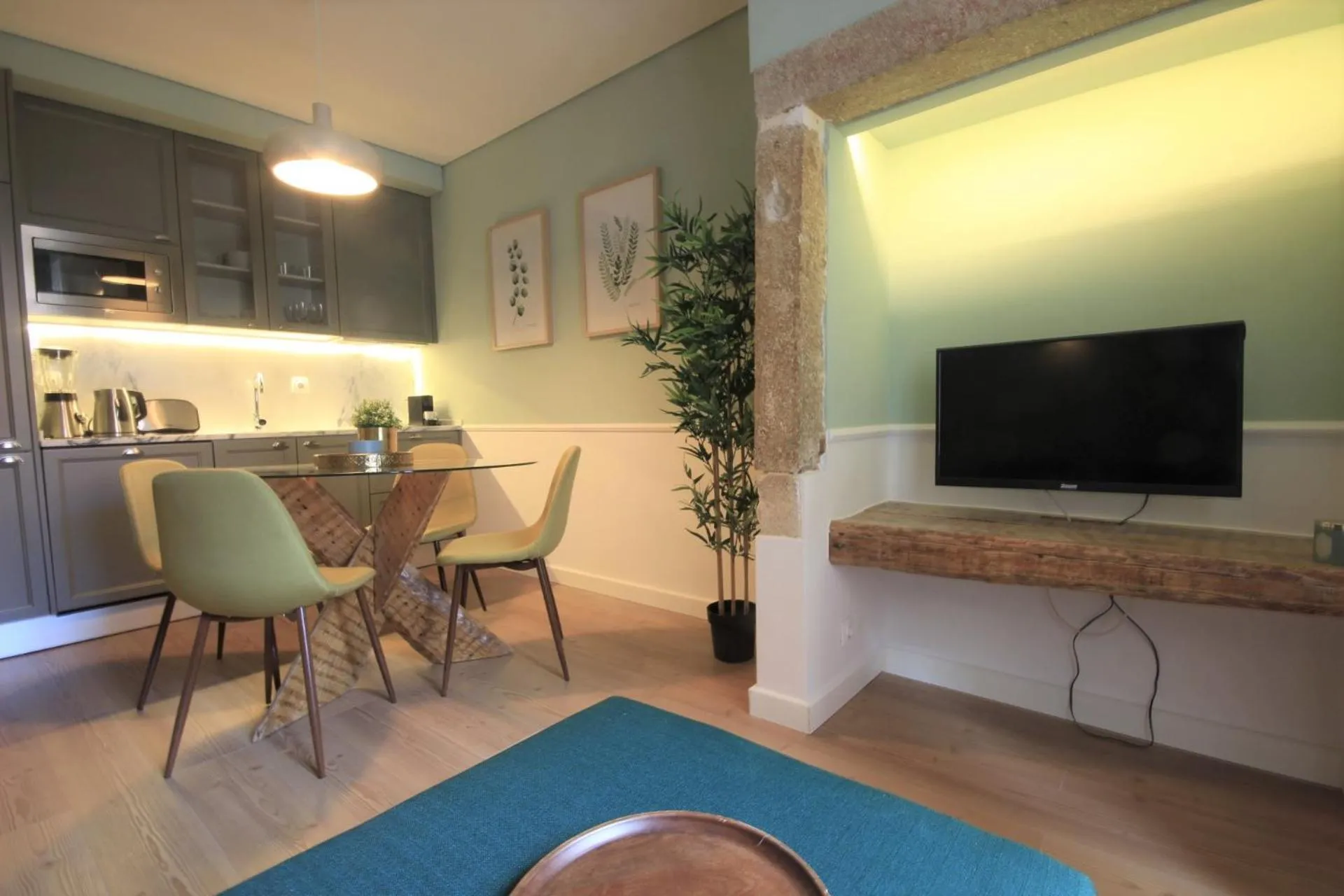 Kitchen or kitchenette in Minty Fresh Apartment