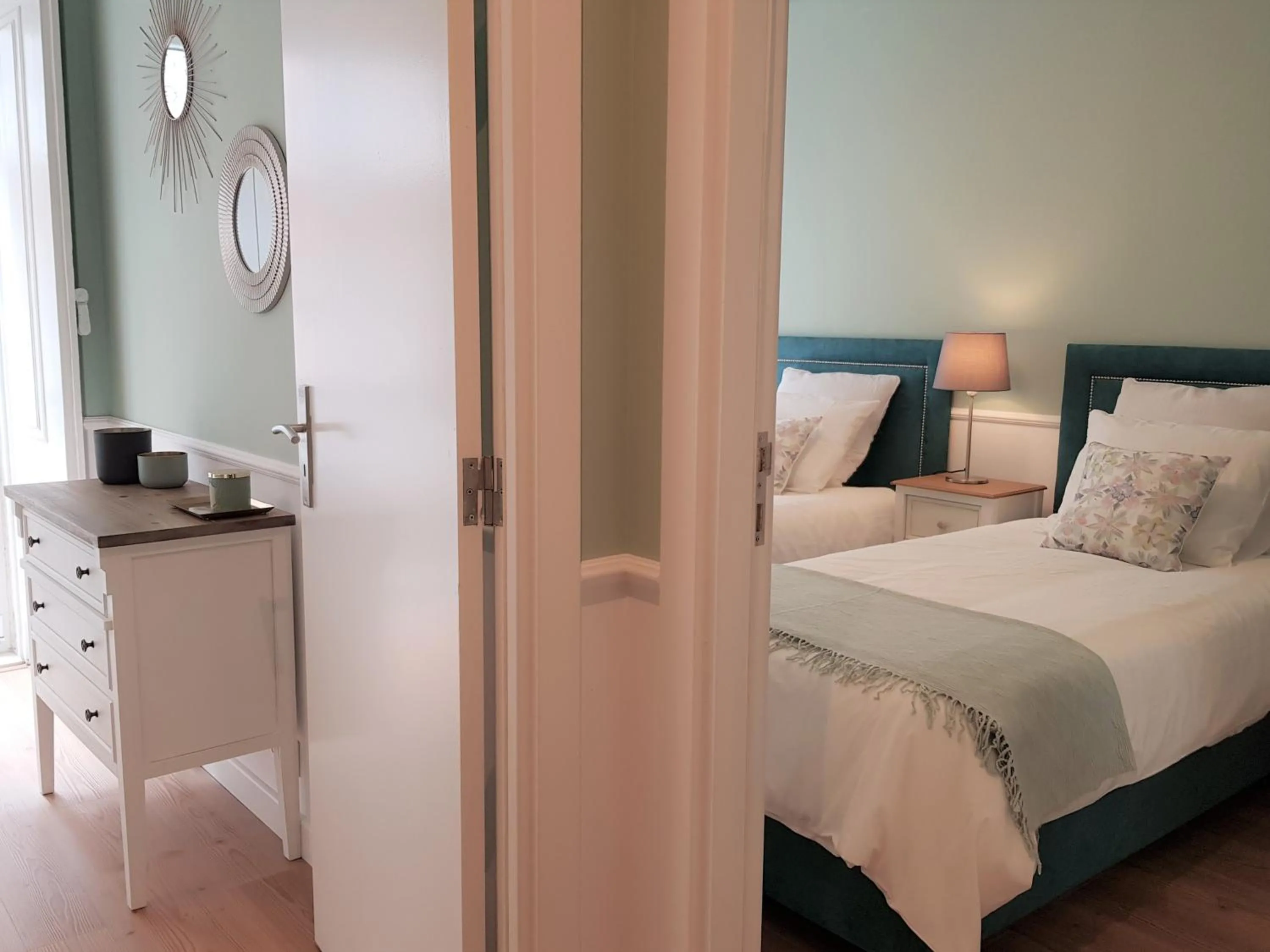 Bedroom, Bed in Minty Fresh Apartment