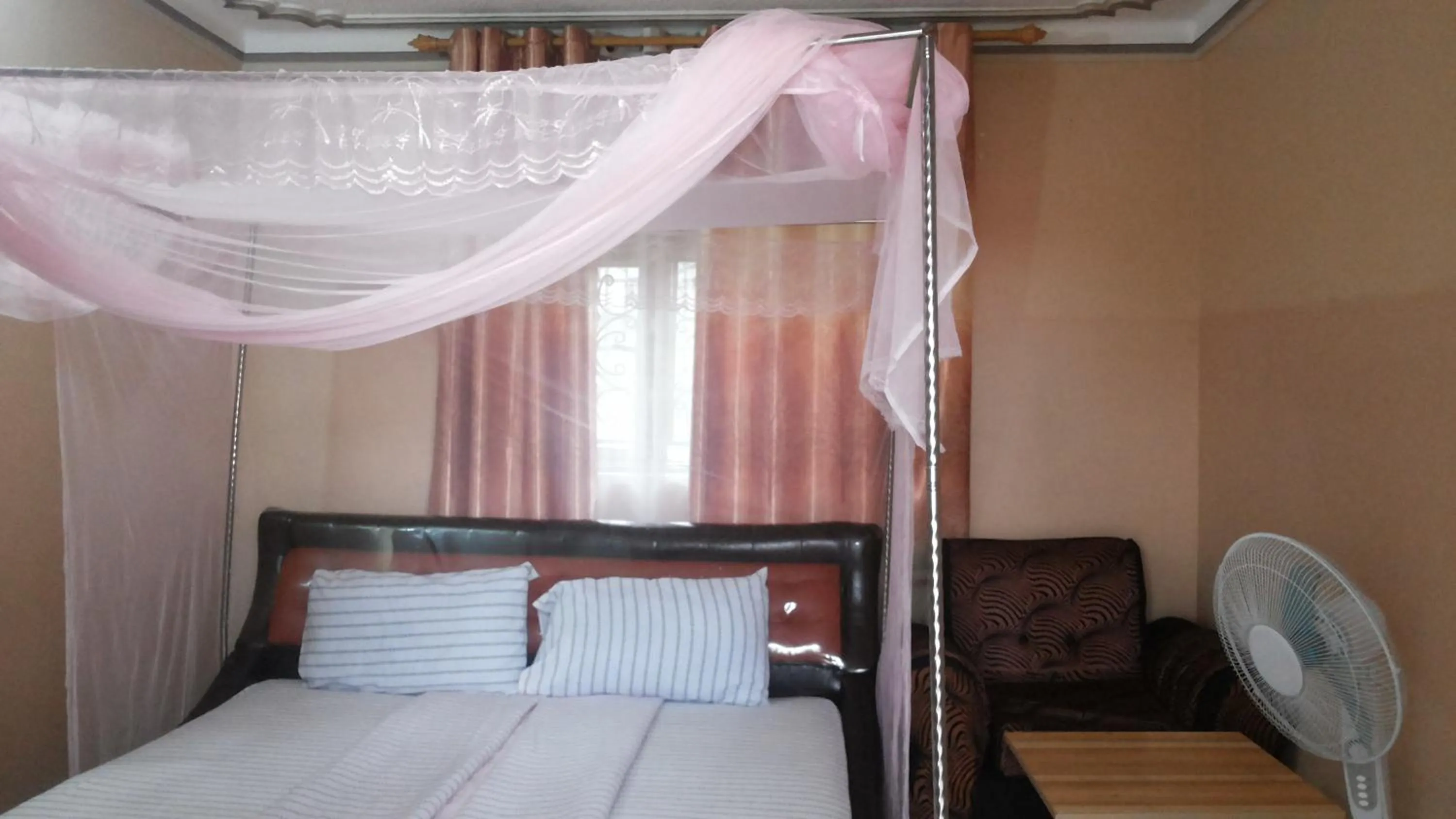 Bedroom, Bed in Rock Shadow Hotel