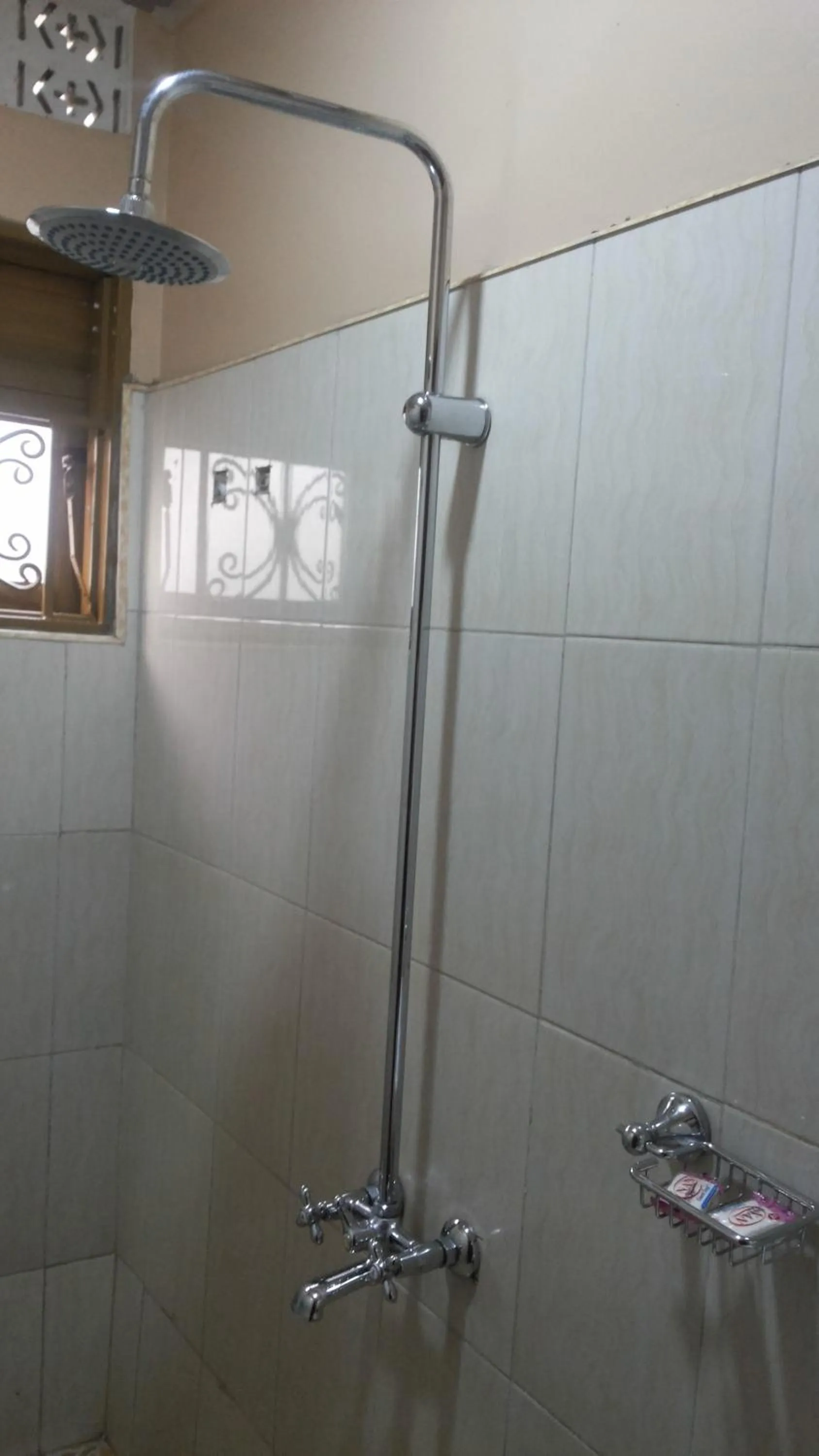 Shower in Rock Shadow Hotel