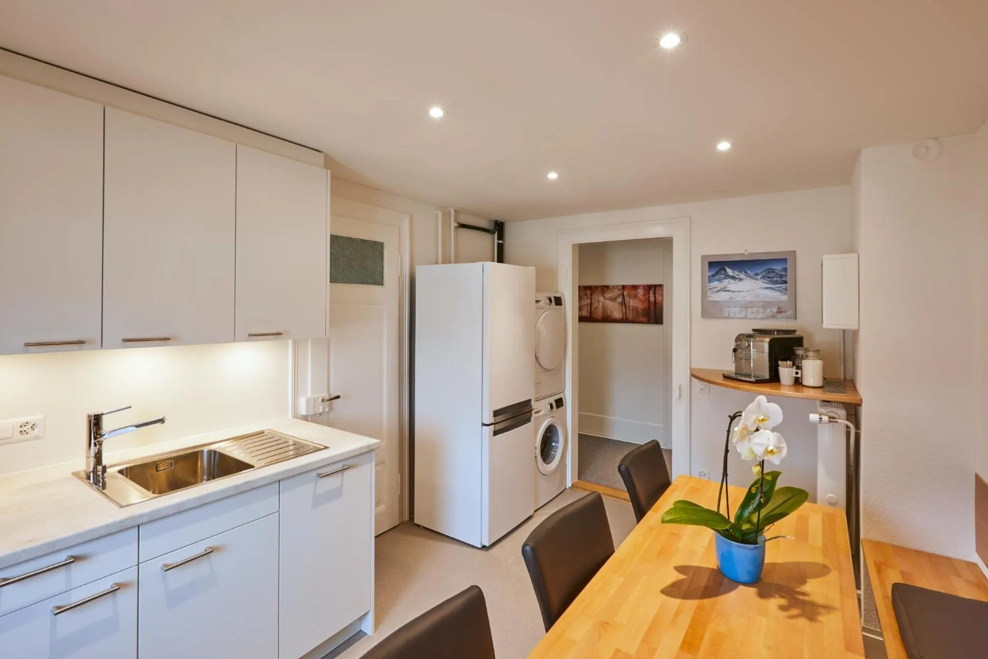 Restaurant/places to eat in Hotel Ambassador