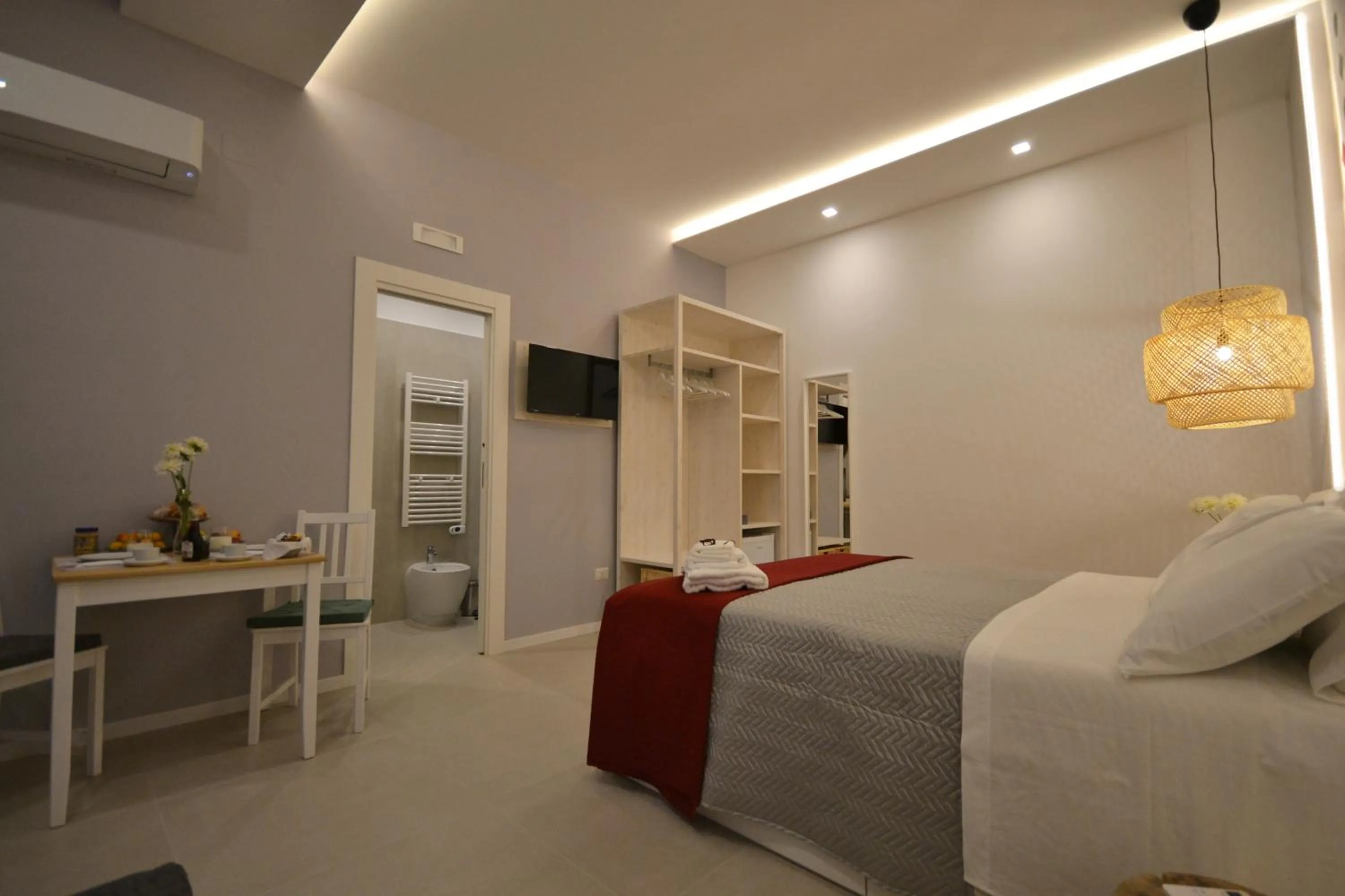 Photo of the whole room, Bed in B&B Donna Marisa