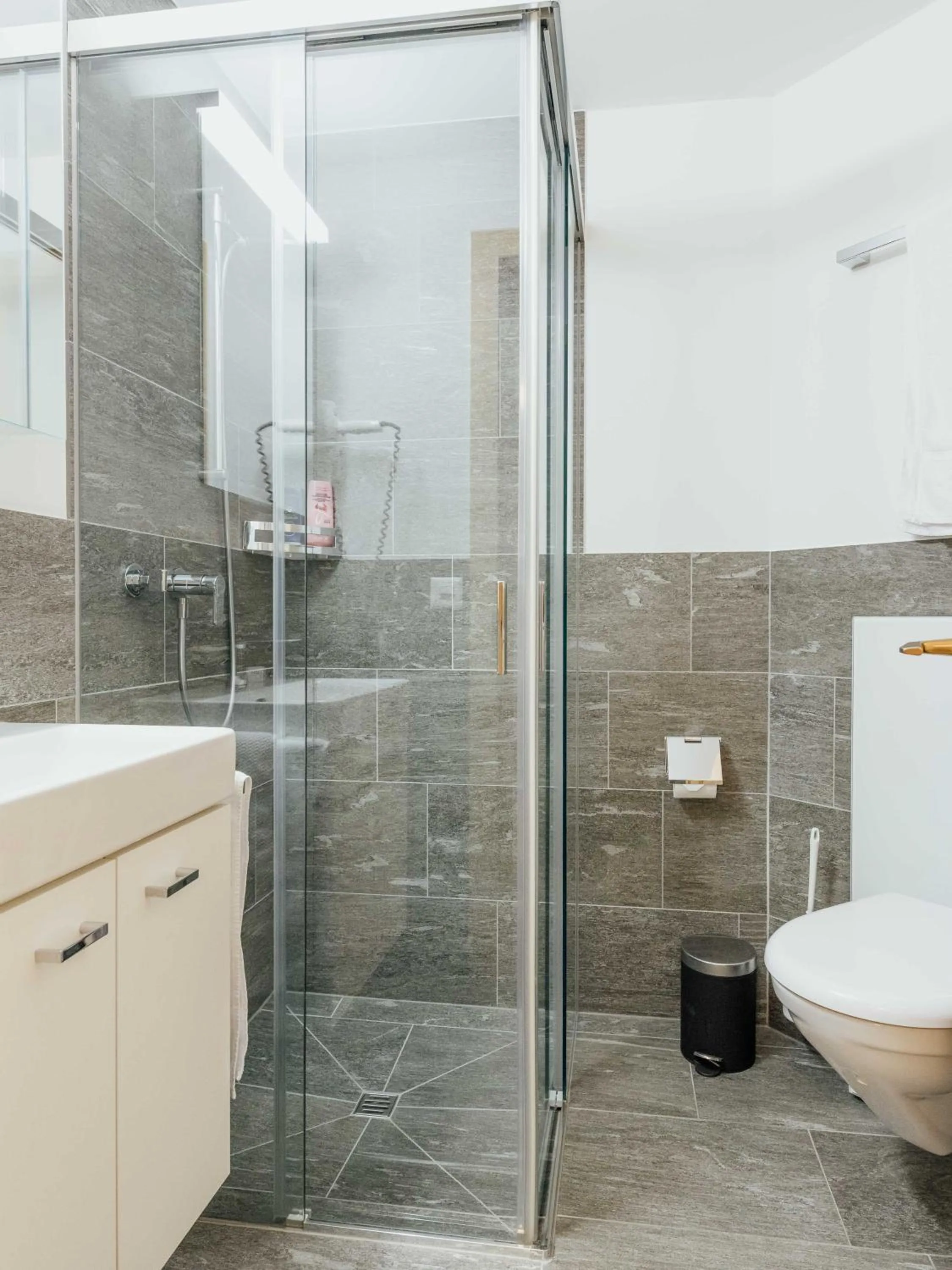 Shower in Hotel Krüzli - dapi 1914