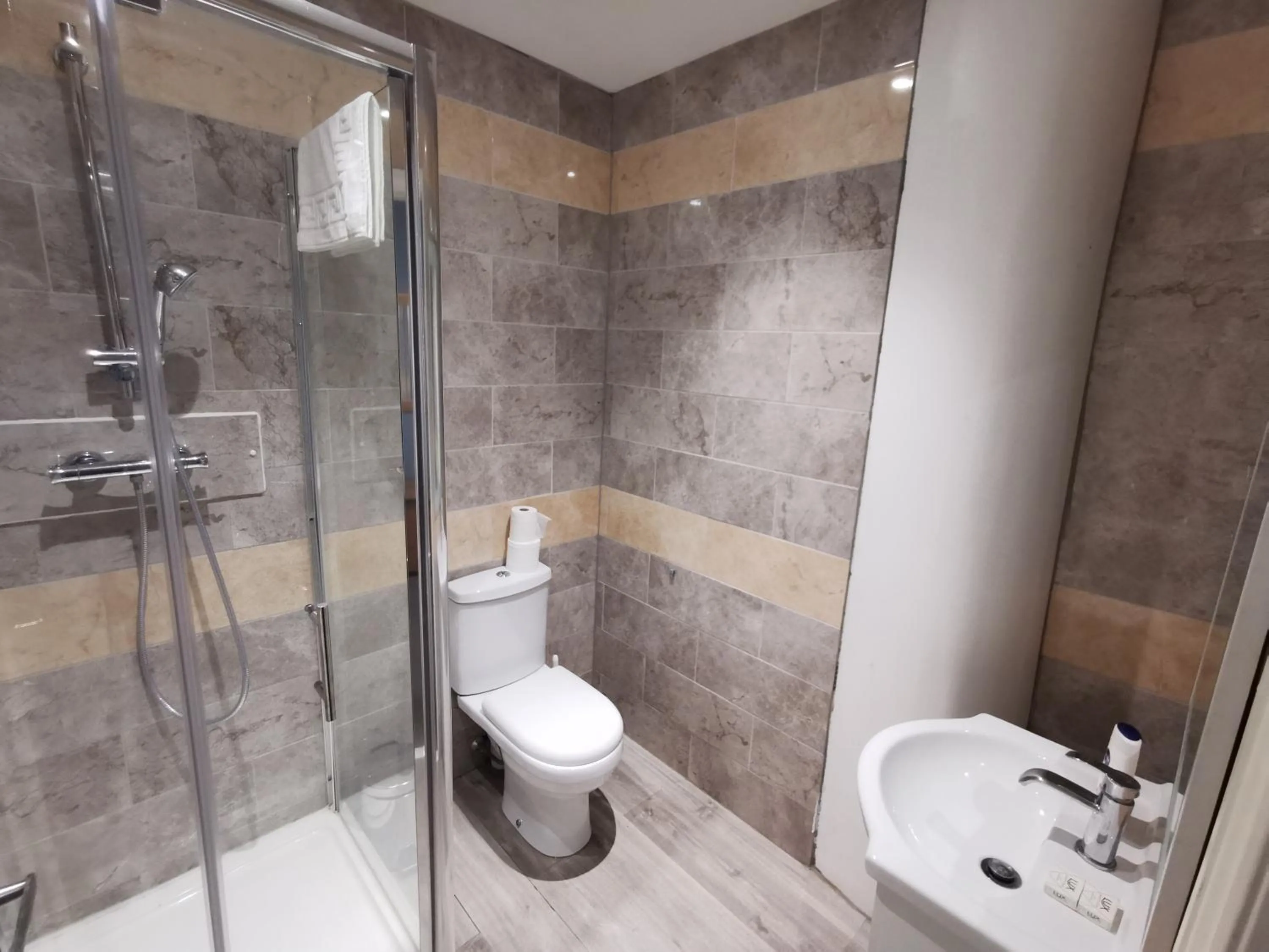 Shower in Aspire 860