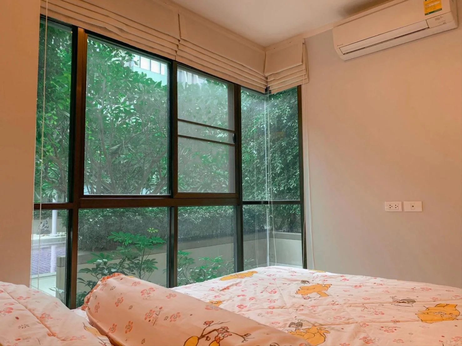 Bedroom, Bed in lumpini park beach