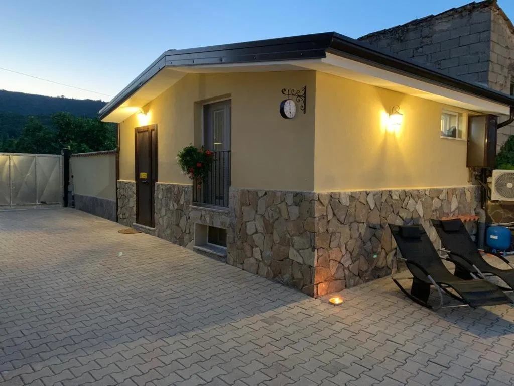 B&B BUICOVILLE CAMEROTA