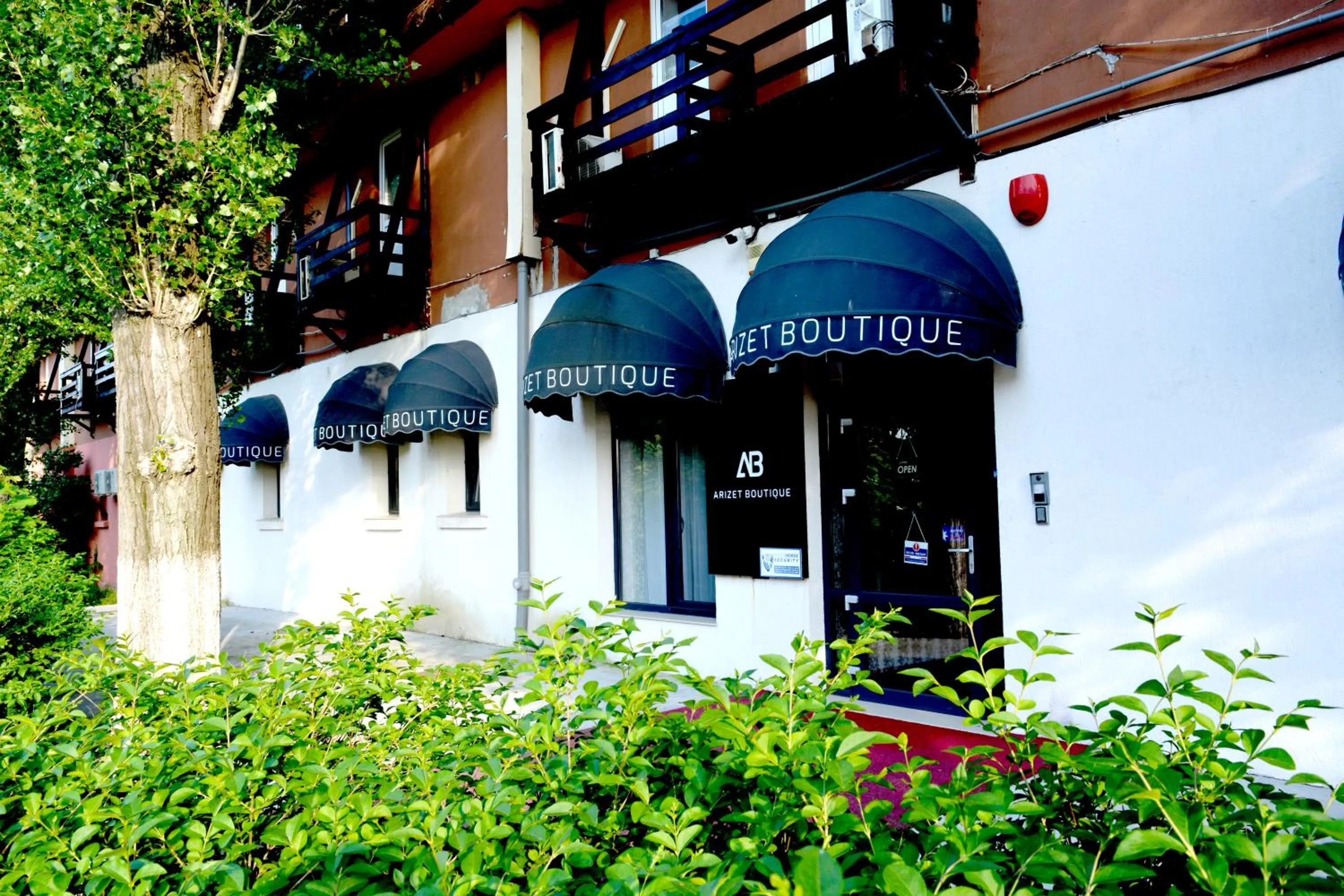 Arizet Boutique Mamaia