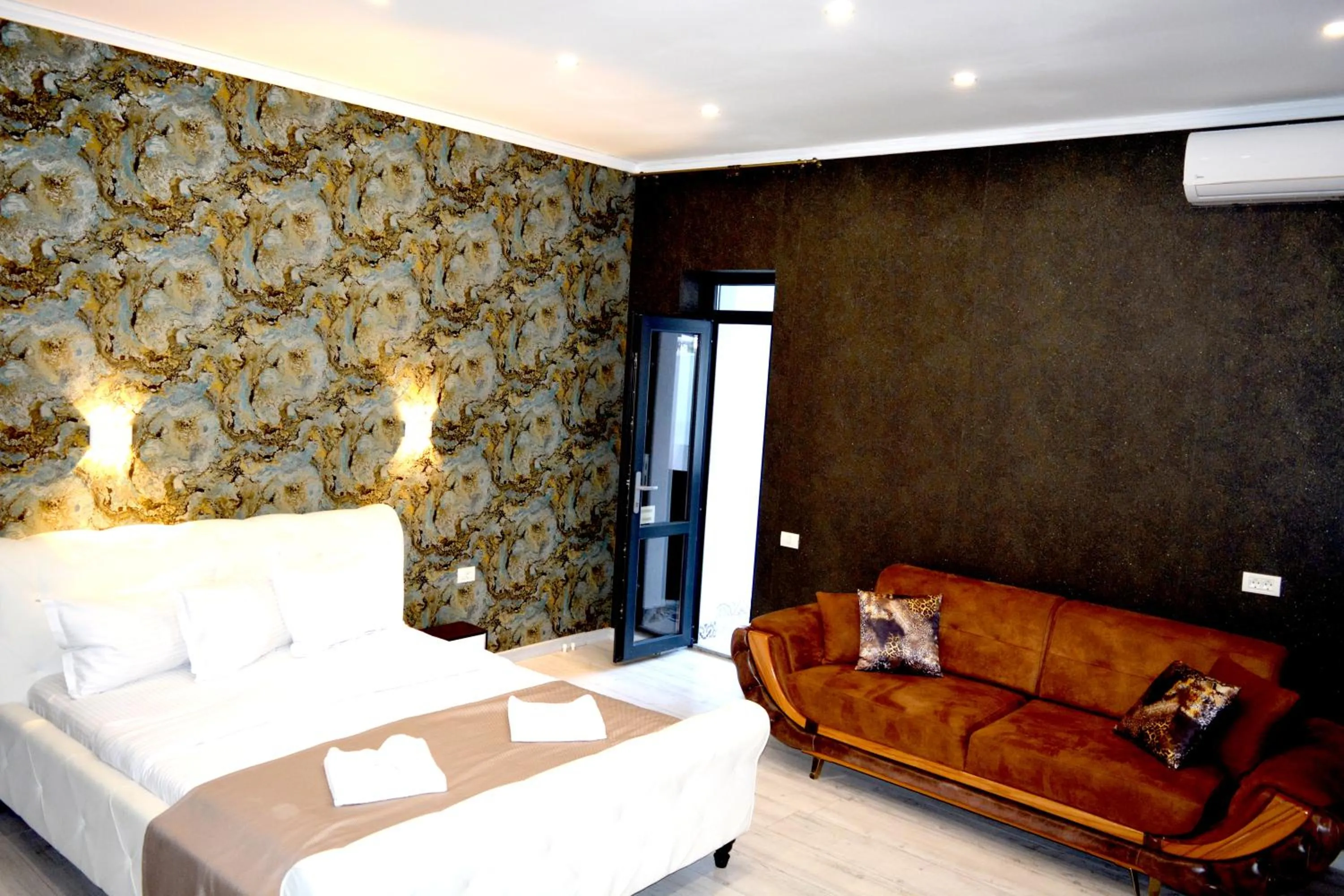 Bed in Arizet Boutique Mamaia